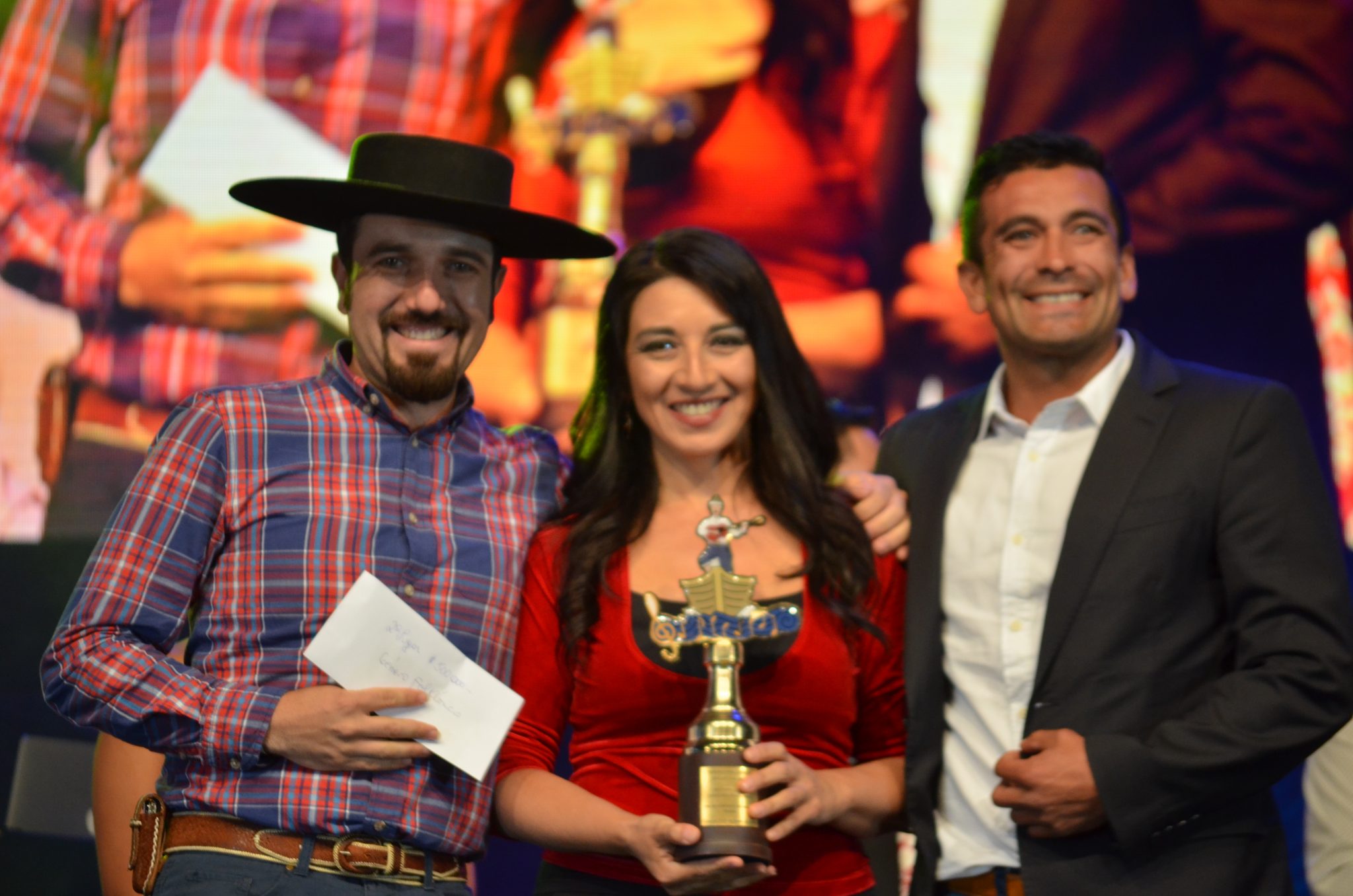 Los grandes ganadores de las competencias folklóricas e internacional se llevaron un millón de pesos en Concón