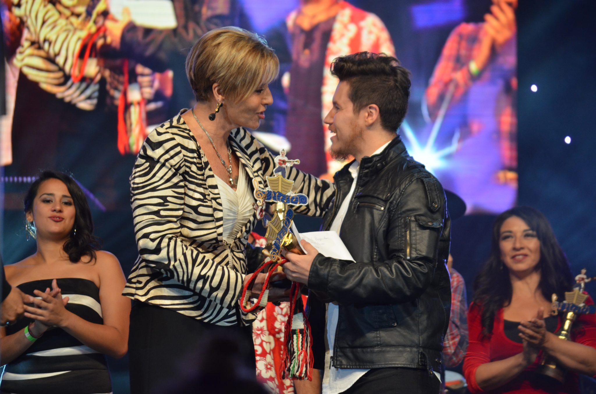 Los grandes ganadores de las competencias folklóricas e internacional se llevaron un millón de pesos en Concón