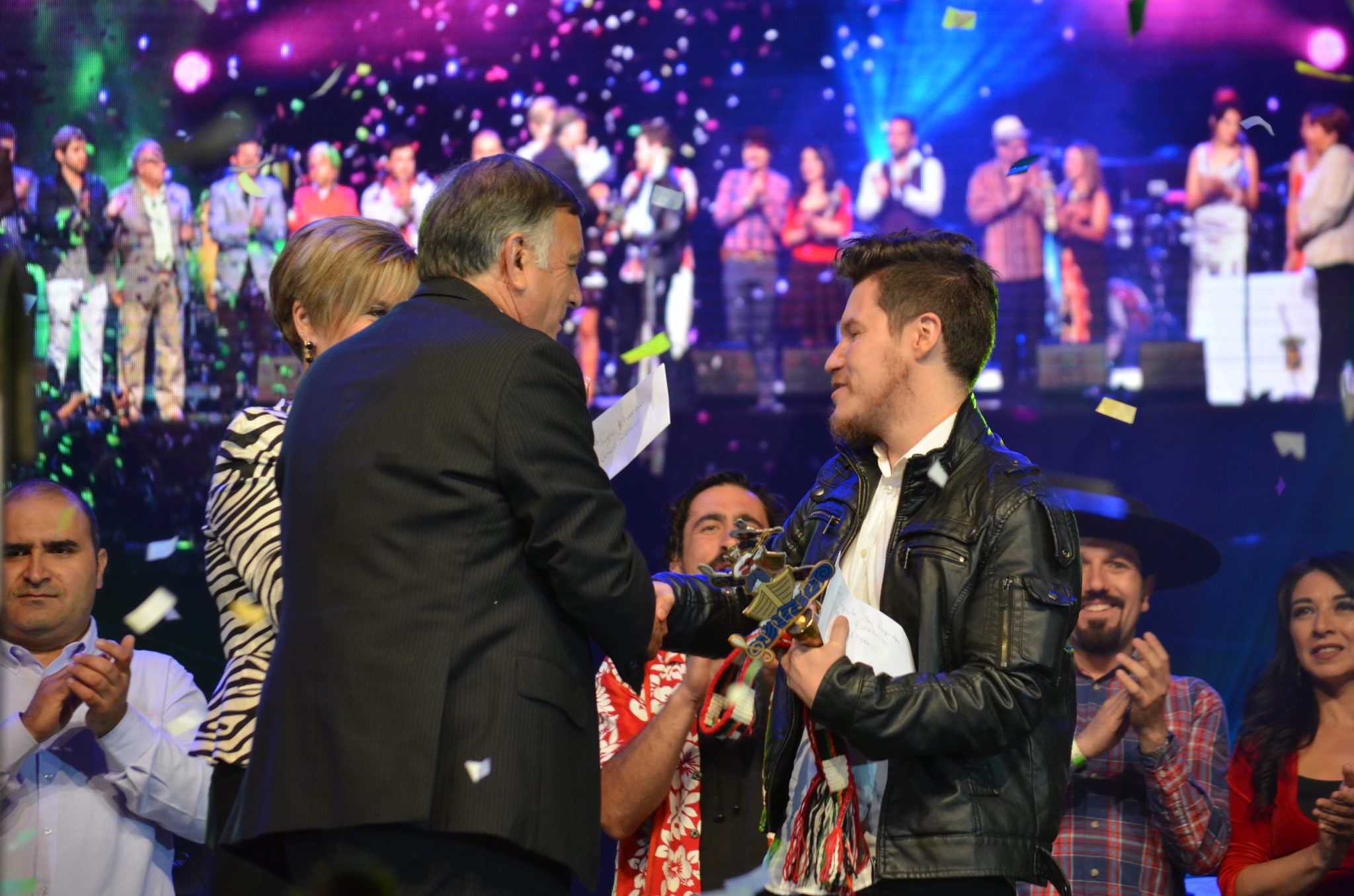 Los grandes ganadores de las competencias folklóricas e internacional se llevaron un millón de pesos en Concón