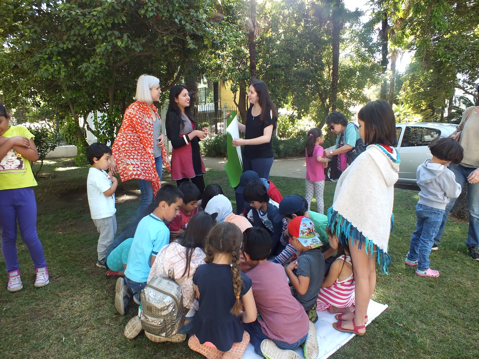 Control de residuos y tenencia responsable de mascotas enseña taller para niños en Palacio Rioja de Viña del Mar