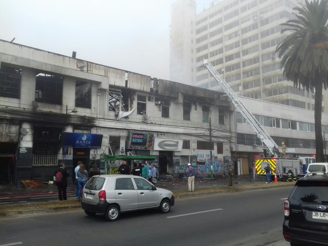 Doce locales fueron afectados por incendio en el plan de Valparaíso