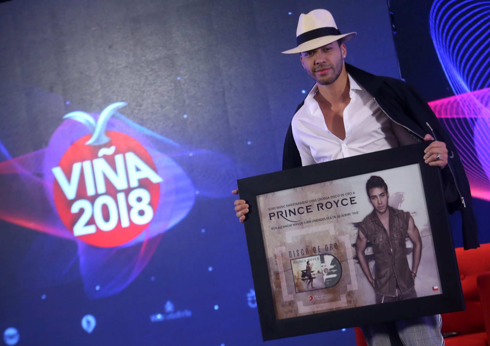 Prince Royce da conferencia de prensa e hizo alusión a la polémica canción en la que colaboró con Noriel