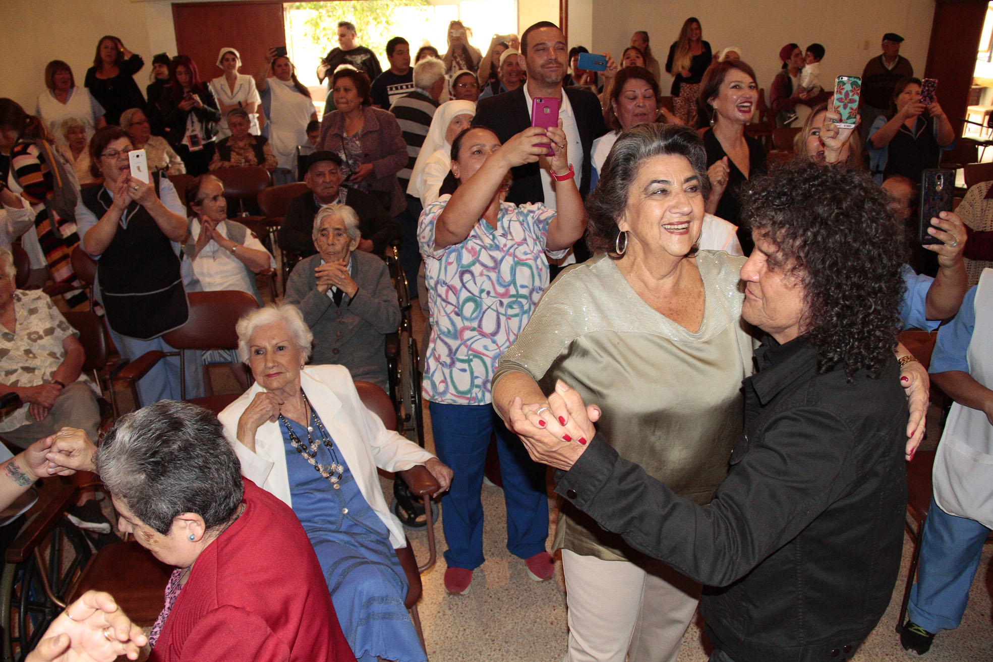 Jurado del Festival de #Viña2018 compartió con hogar Hermanitas de los Pobres