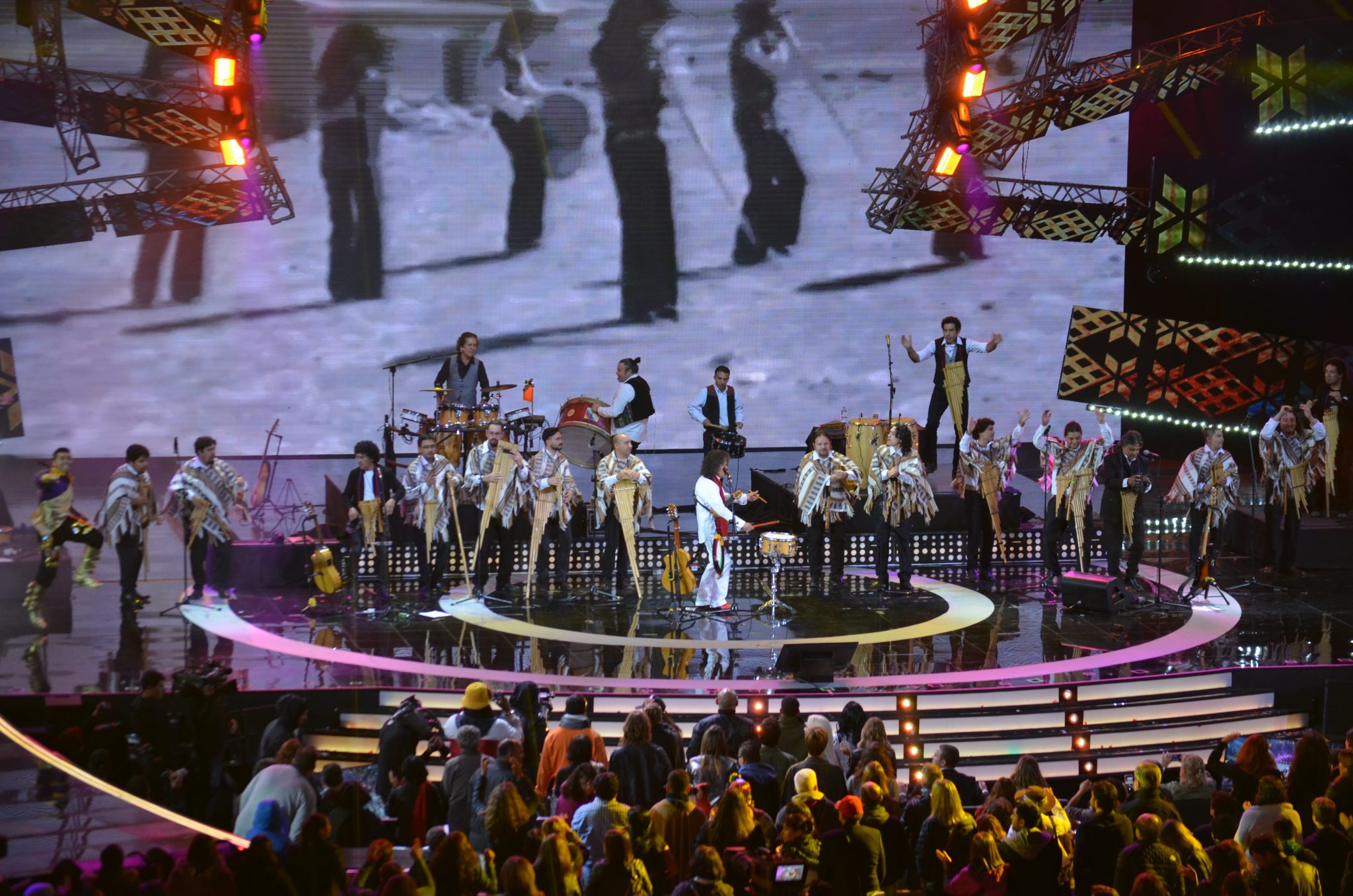Illapu cerró la primera noche de la 59° versión del Festival de la Canción a las 3:20 am.