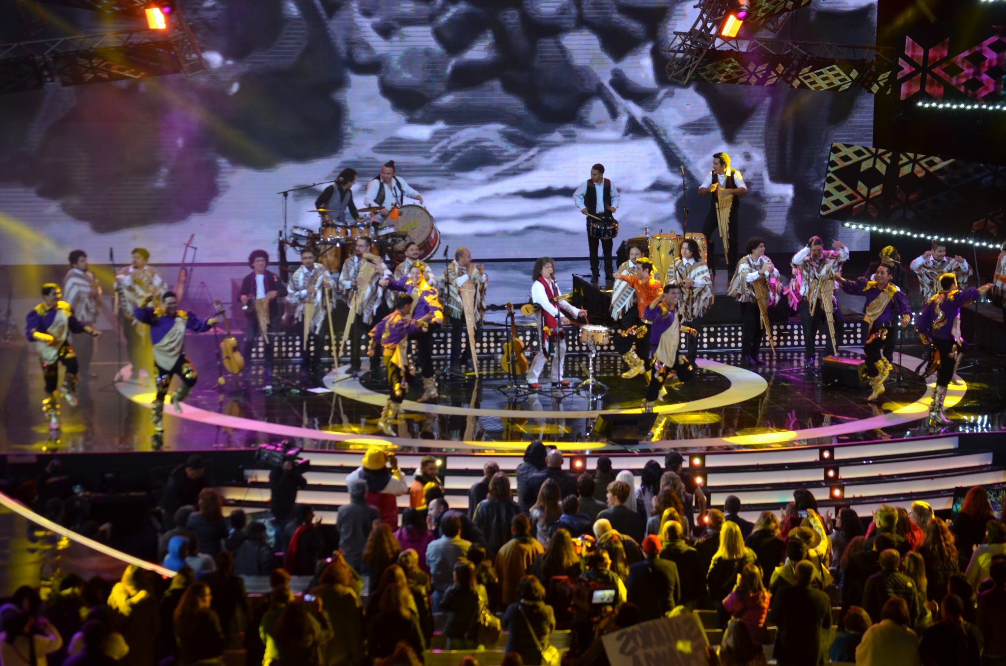 Illapu cerró la primera noche de la 59° versión del Festival de la Canción a las 3:20 am.