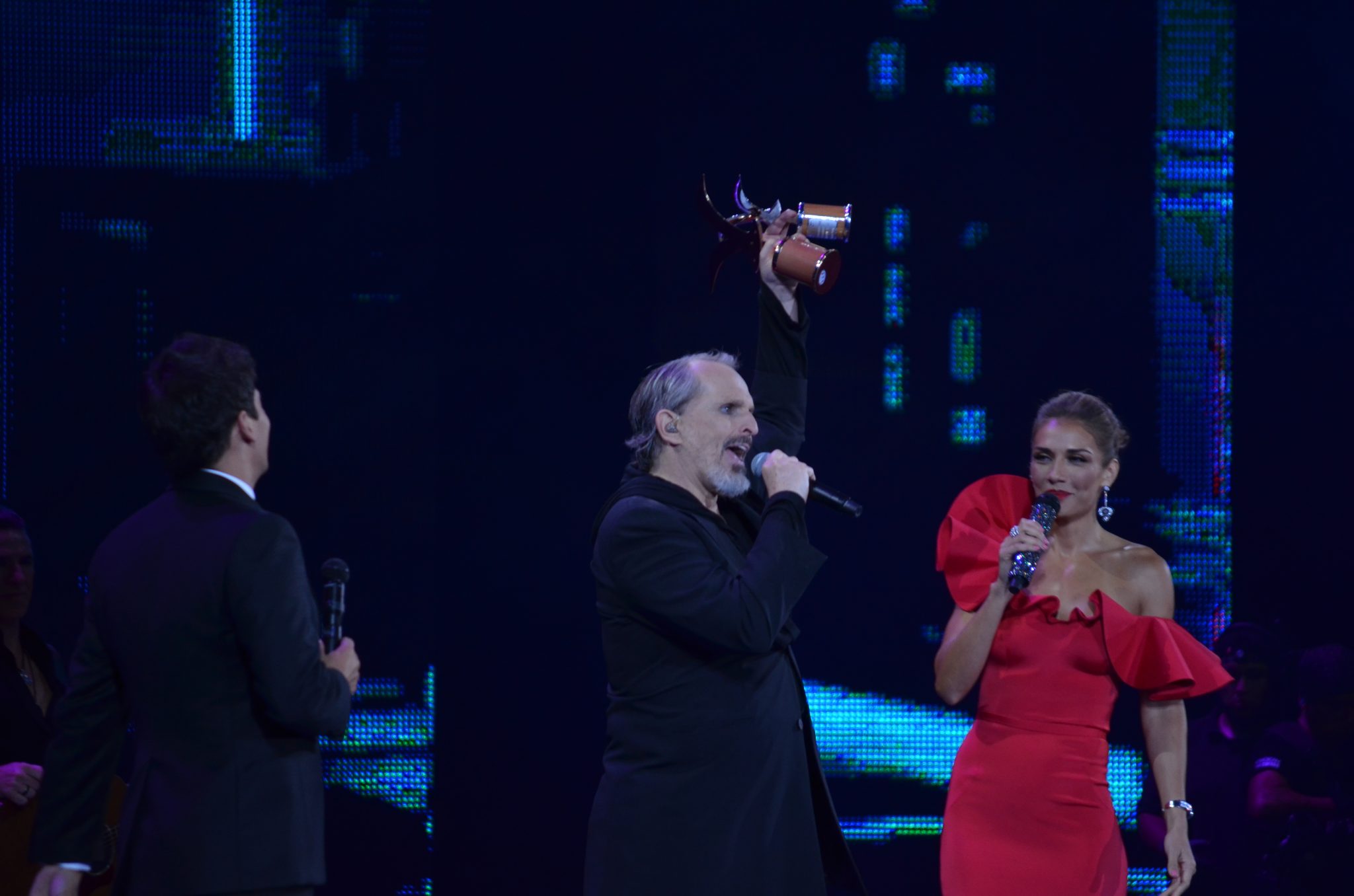 Miguel Bosé abre la primera noche del Festival Internacional de la Canción