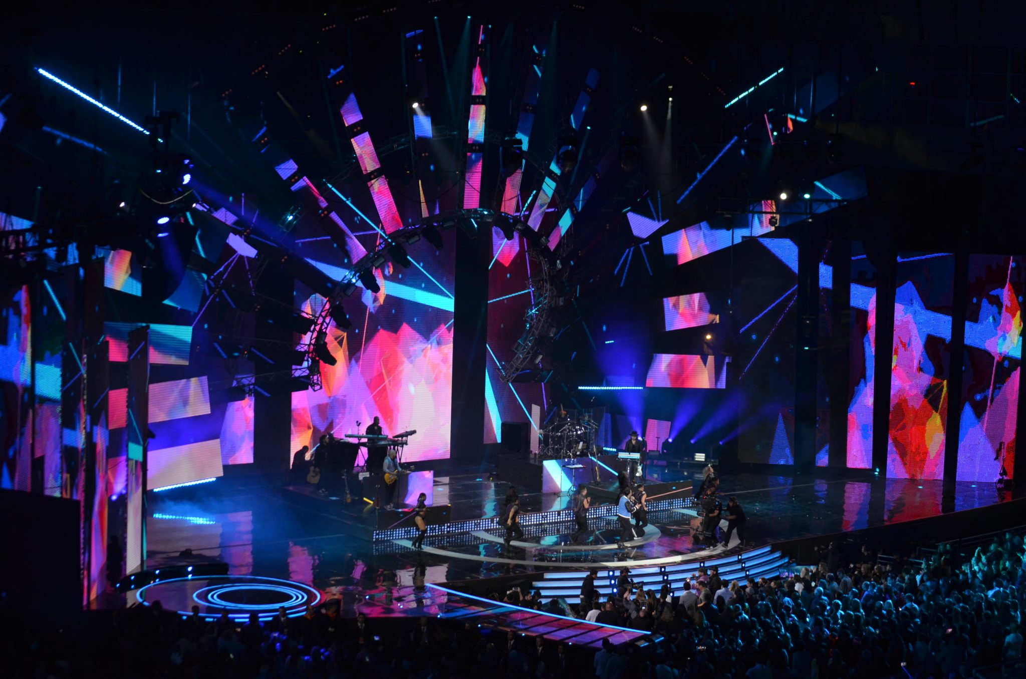 Segunda noche del Festival Internacional de la Canción abre con esperada presentación de Luis Fonsi