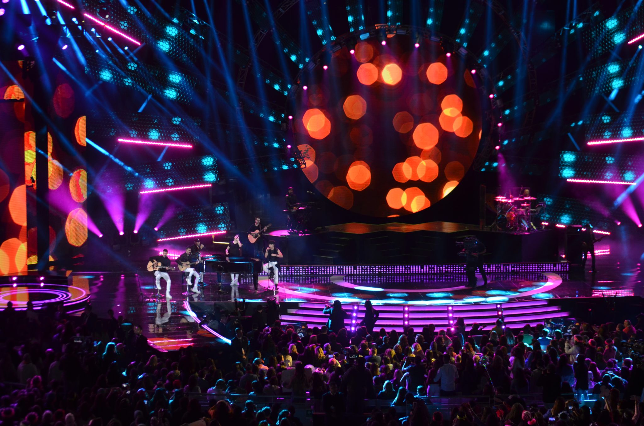 CNCO triunfó en la última noche de Festival de #Viña2018