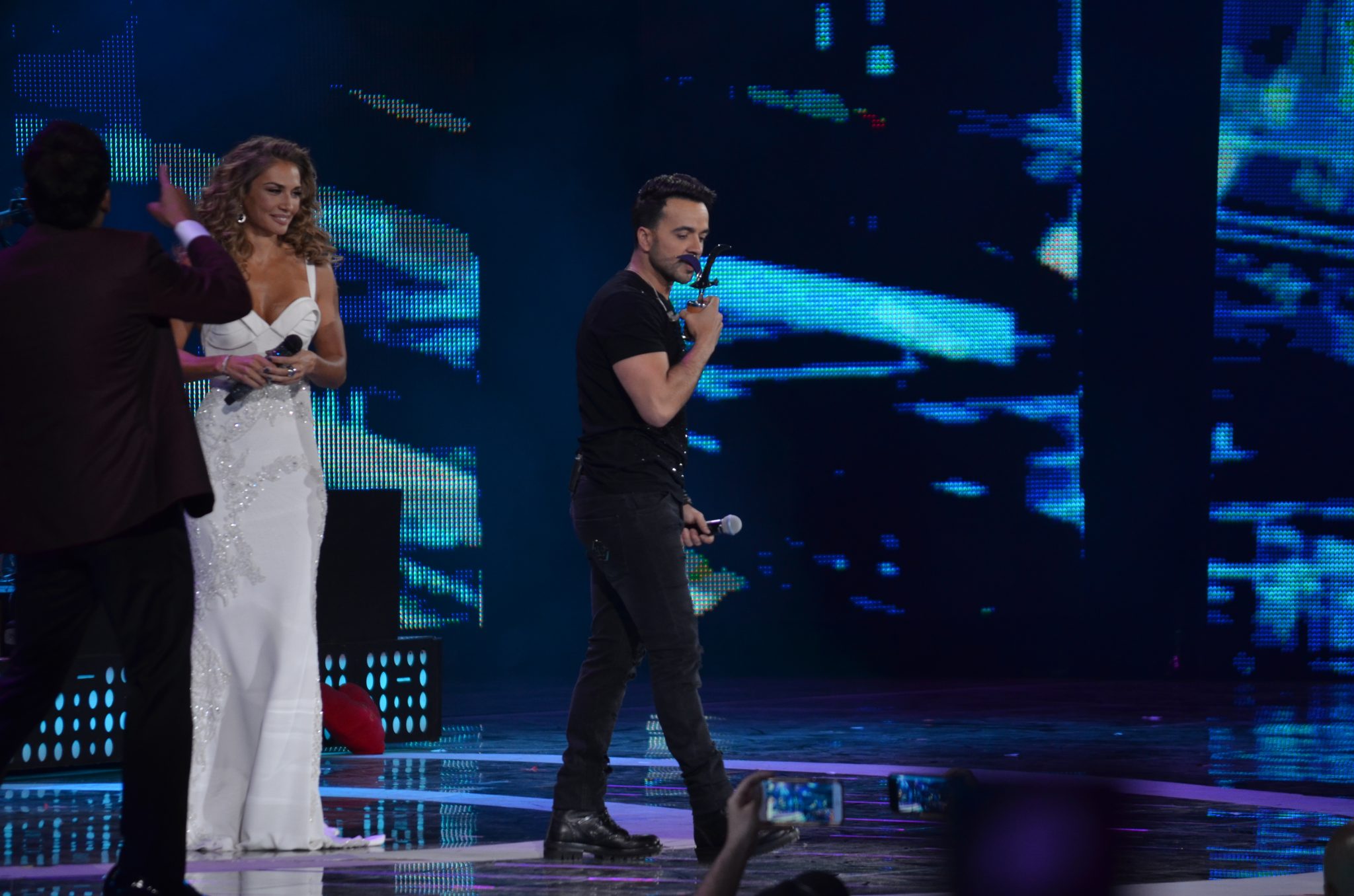Segunda noche del Festival Internacional de la Canción abre con esperada presentación de Luis Fonsi