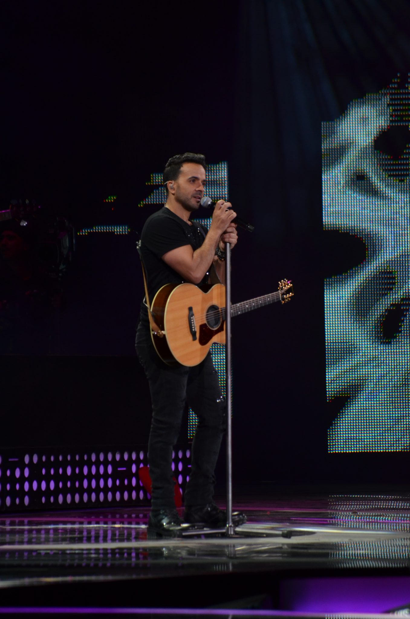 Segunda noche del Festival Internacional de la Canción abre con esperada presentación de Luis Fonsi