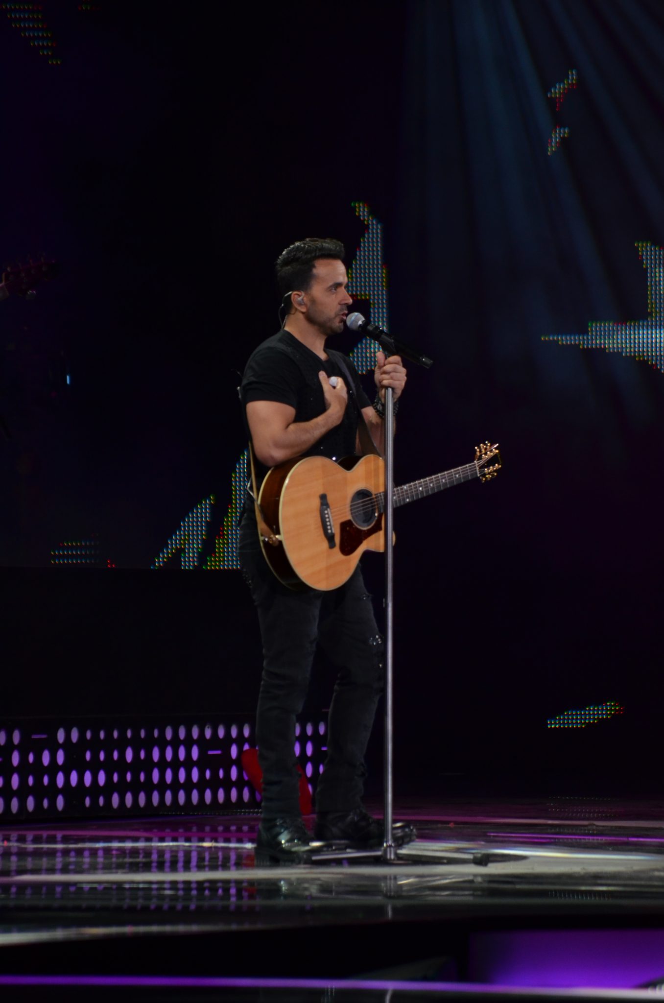 Segunda noche del Festival Internacional de la Canción abre con esperada presentación de Luis Fonsi