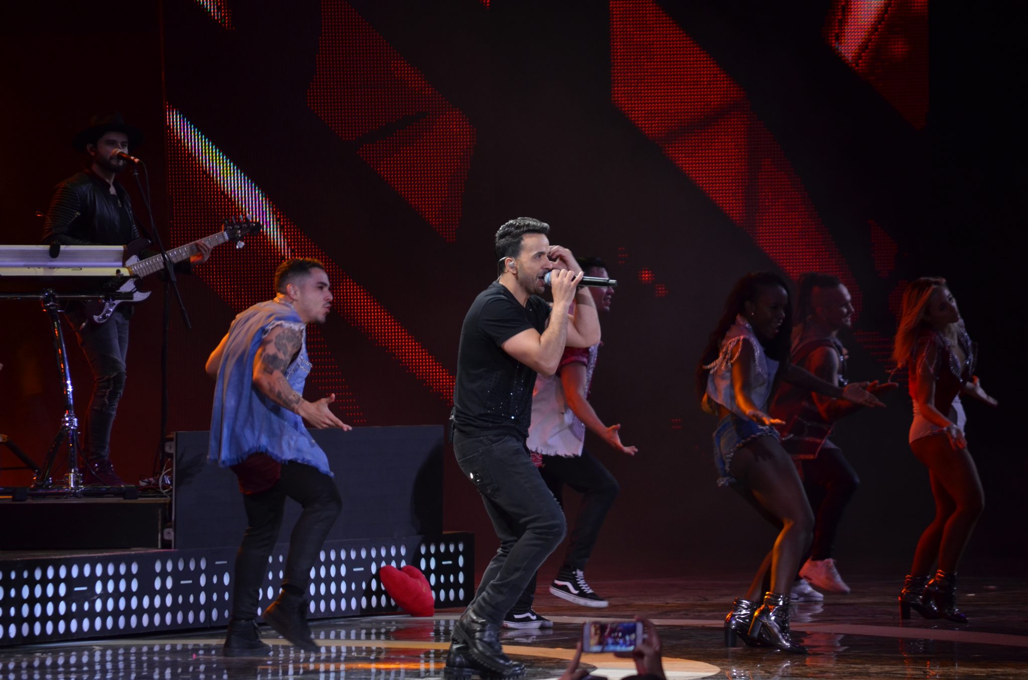 Segunda noche del Festival Internacional de la Canción abre con esperada presentación de Luis Fonsi