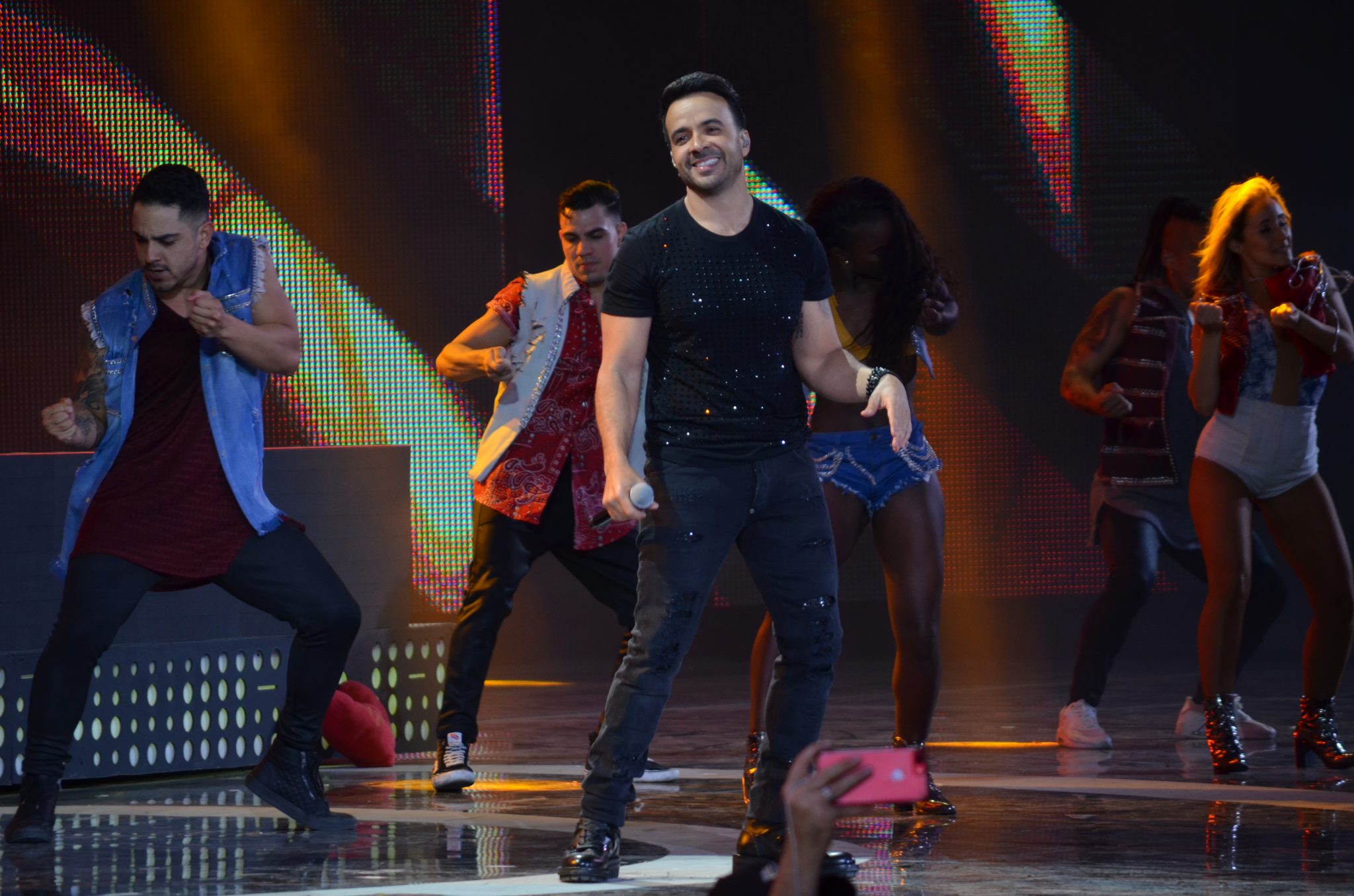 Segunda noche del Festival Internacional de la Canción abre con esperada presentación de Luis Fonsi