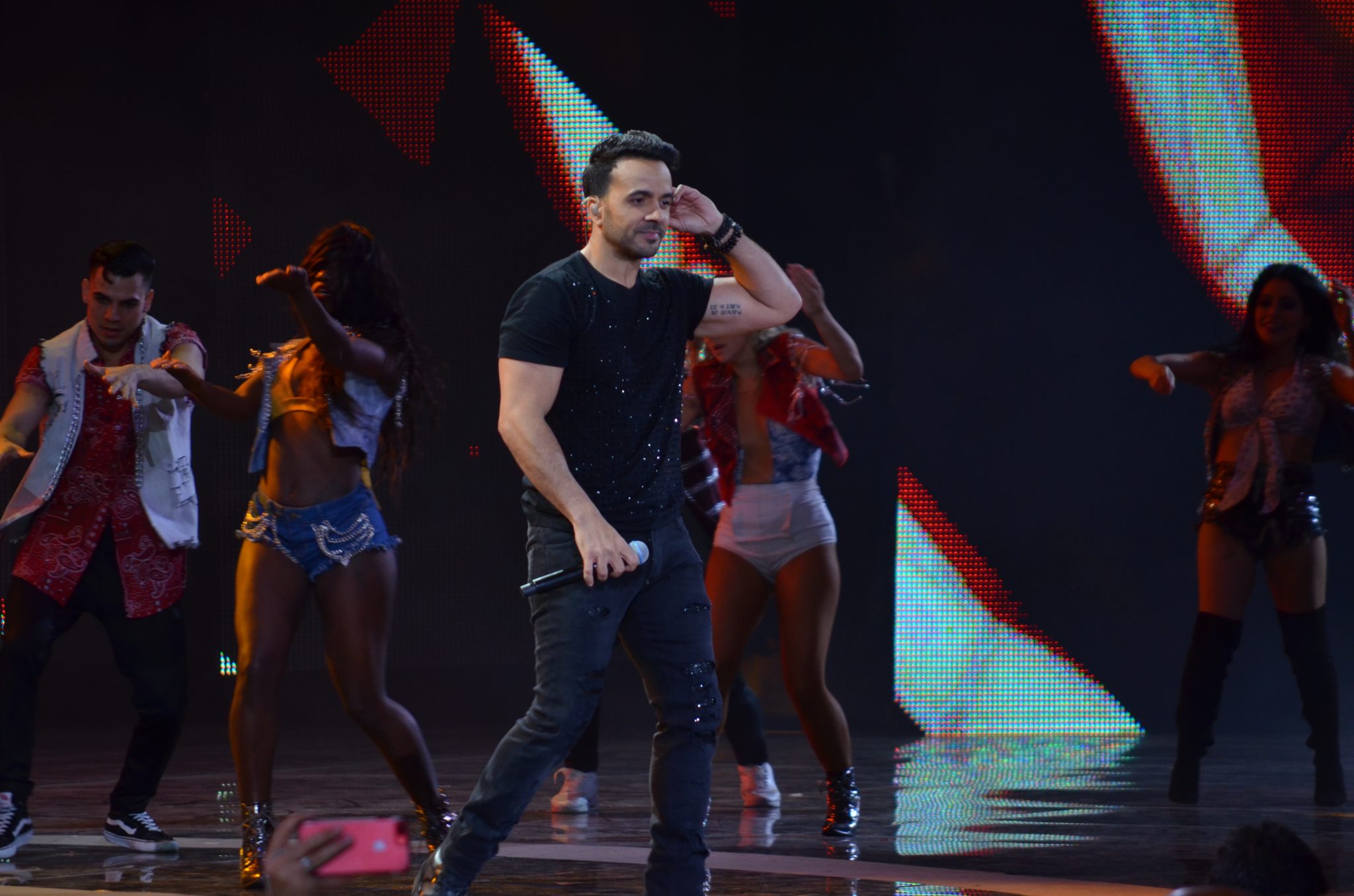 Segunda noche del Festival Internacional de la Canción abre con esperada presentación de Luis Fonsi