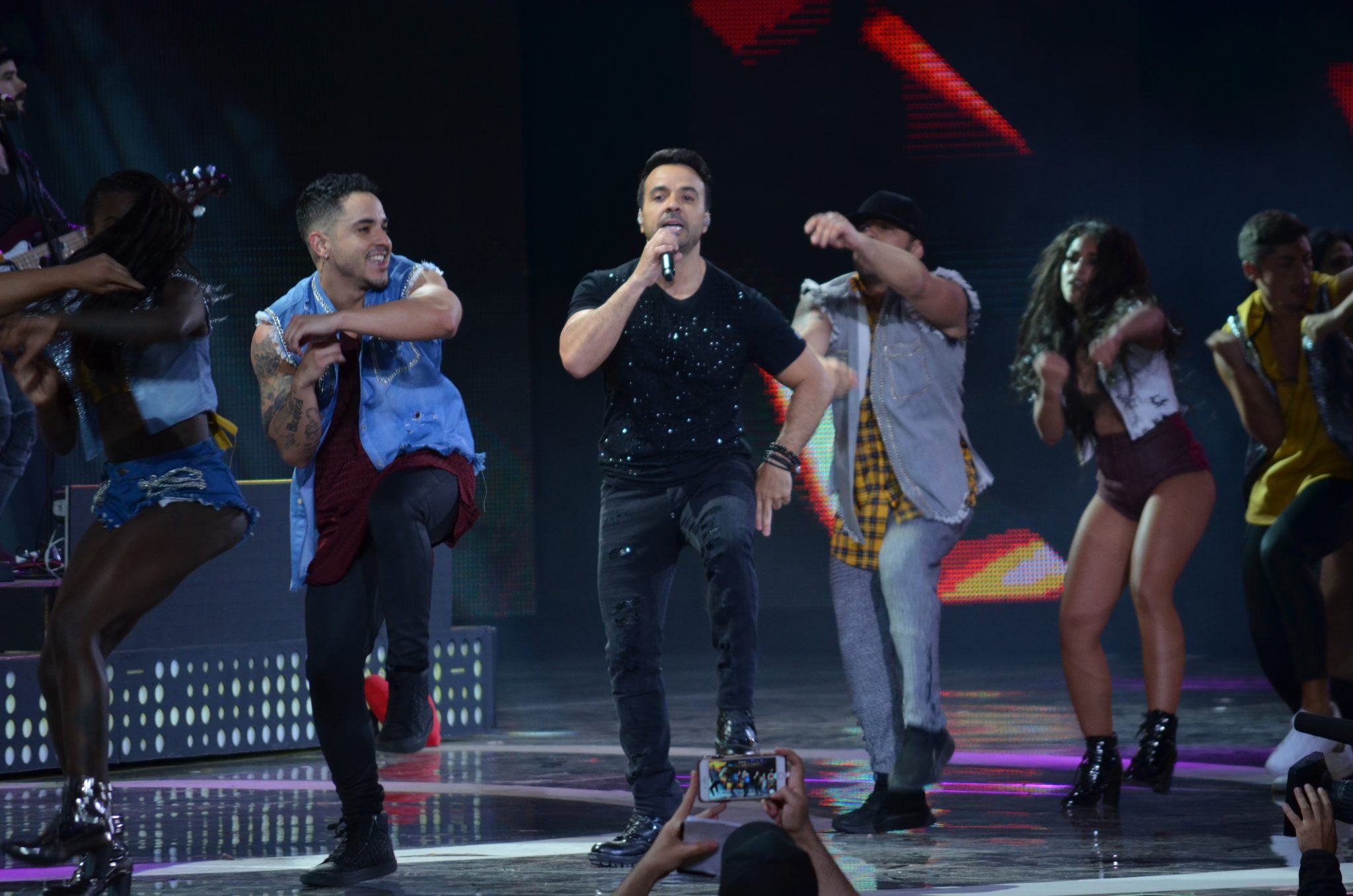 Segunda noche del Festival Internacional de la Canción abre con esperada presentación de Luis Fonsi