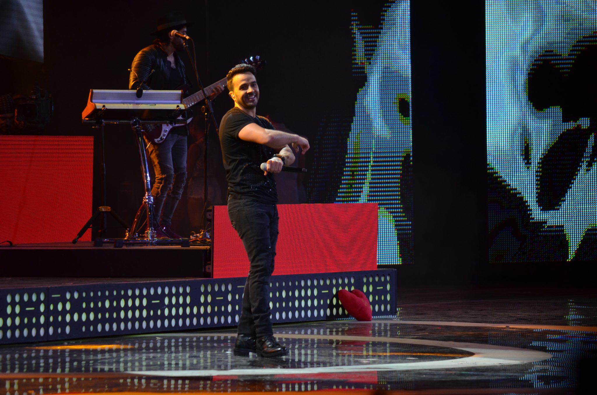 Segunda noche del Festival Internacional de la Canción abre con esperada presentación de Luis Fonsi