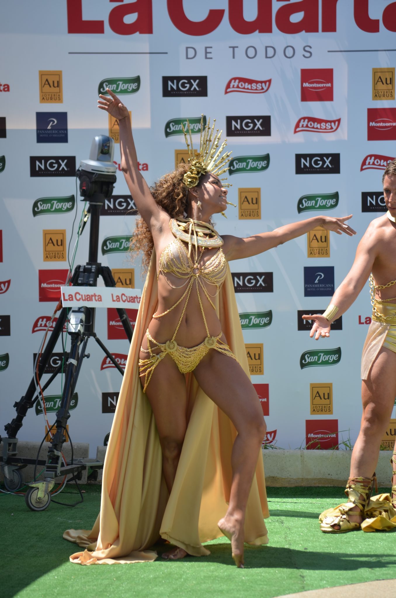 Betsy Camino y Matías vega sorprendieron con piscinaso a lo “Game of Thrones”