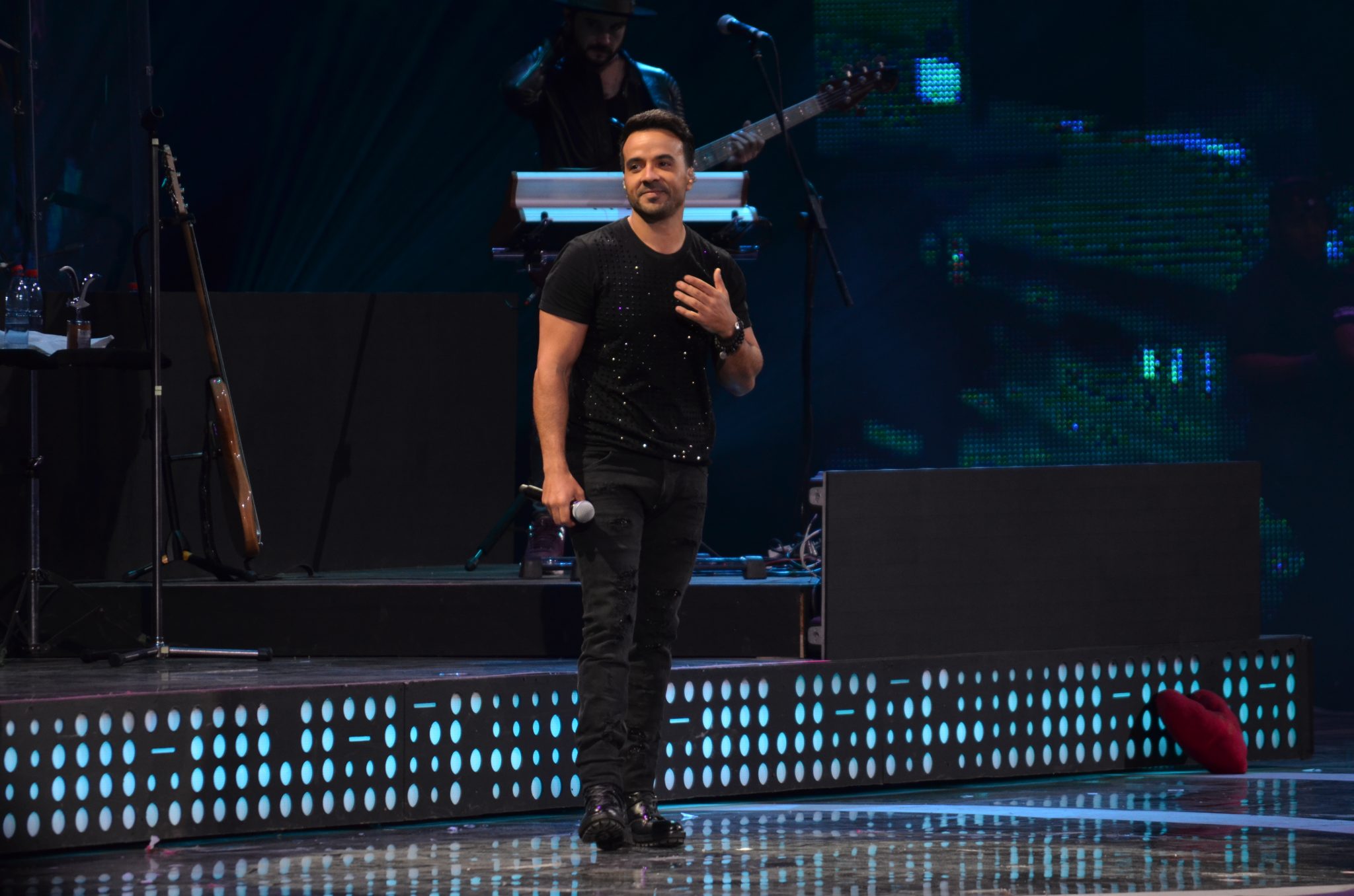 Segunda noche del Festival Internacional de la Canción abre con esperada presentación de Luis Fonsi