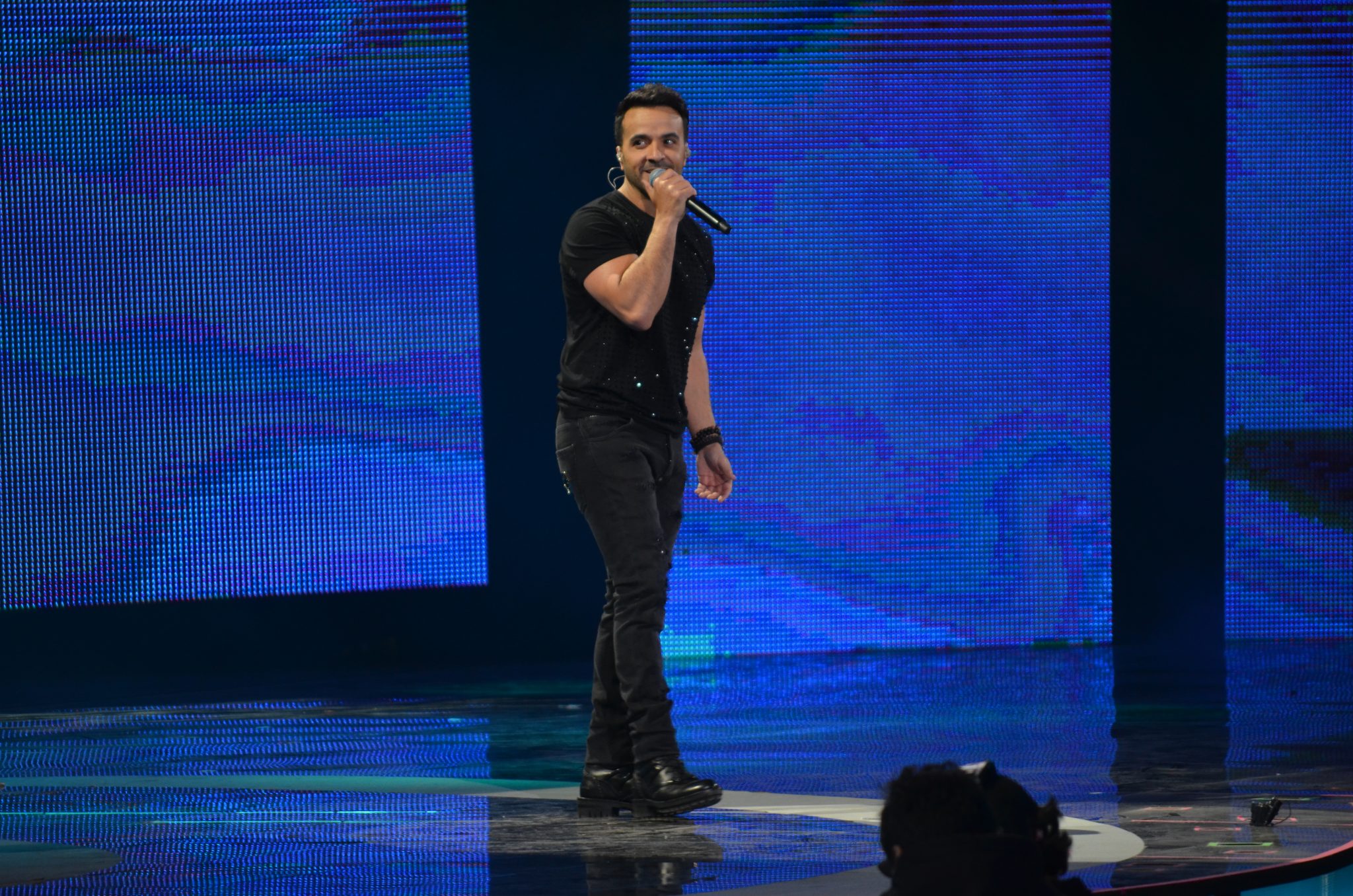 Segunda noche del Festival Internacional de la Canción abre con esperada presentación de Luis Fonsi