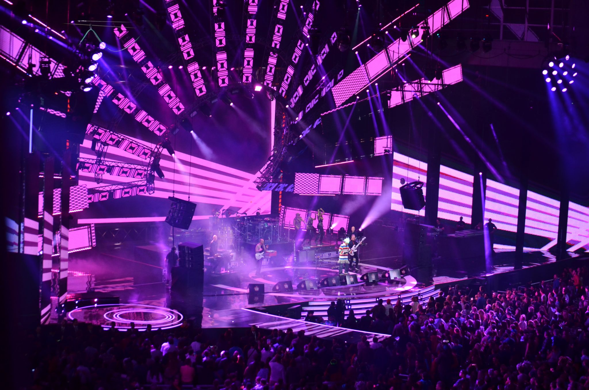 La noche anglo comenzó con el triunfo de Jamiroquai en #Viña2018