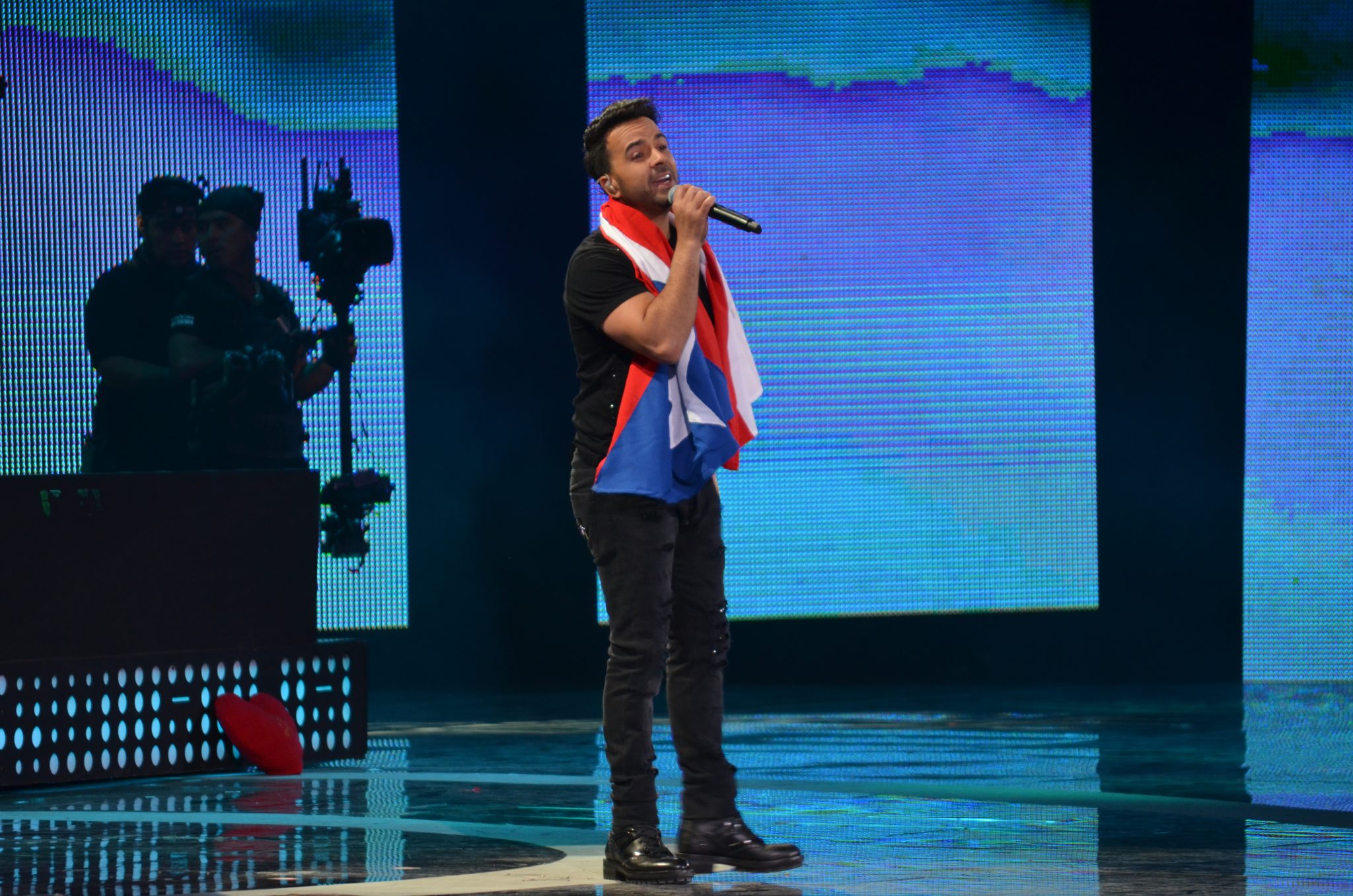 Segunda noche del Festival Internacional de la Canción abre con esperada presentación de Luis Fonsi