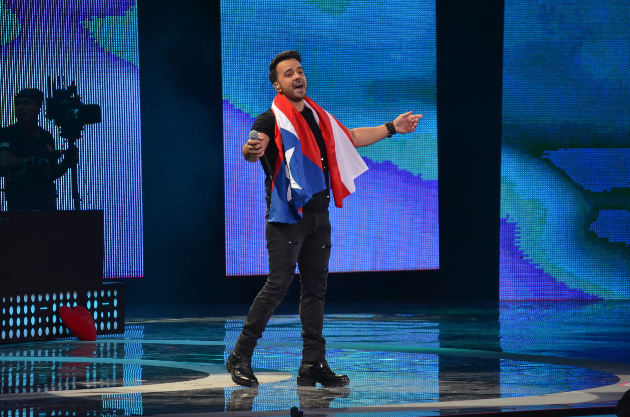 Segunda noche del Festival Internacional de la Canción abre con esperada presentación de Luis Fonsi