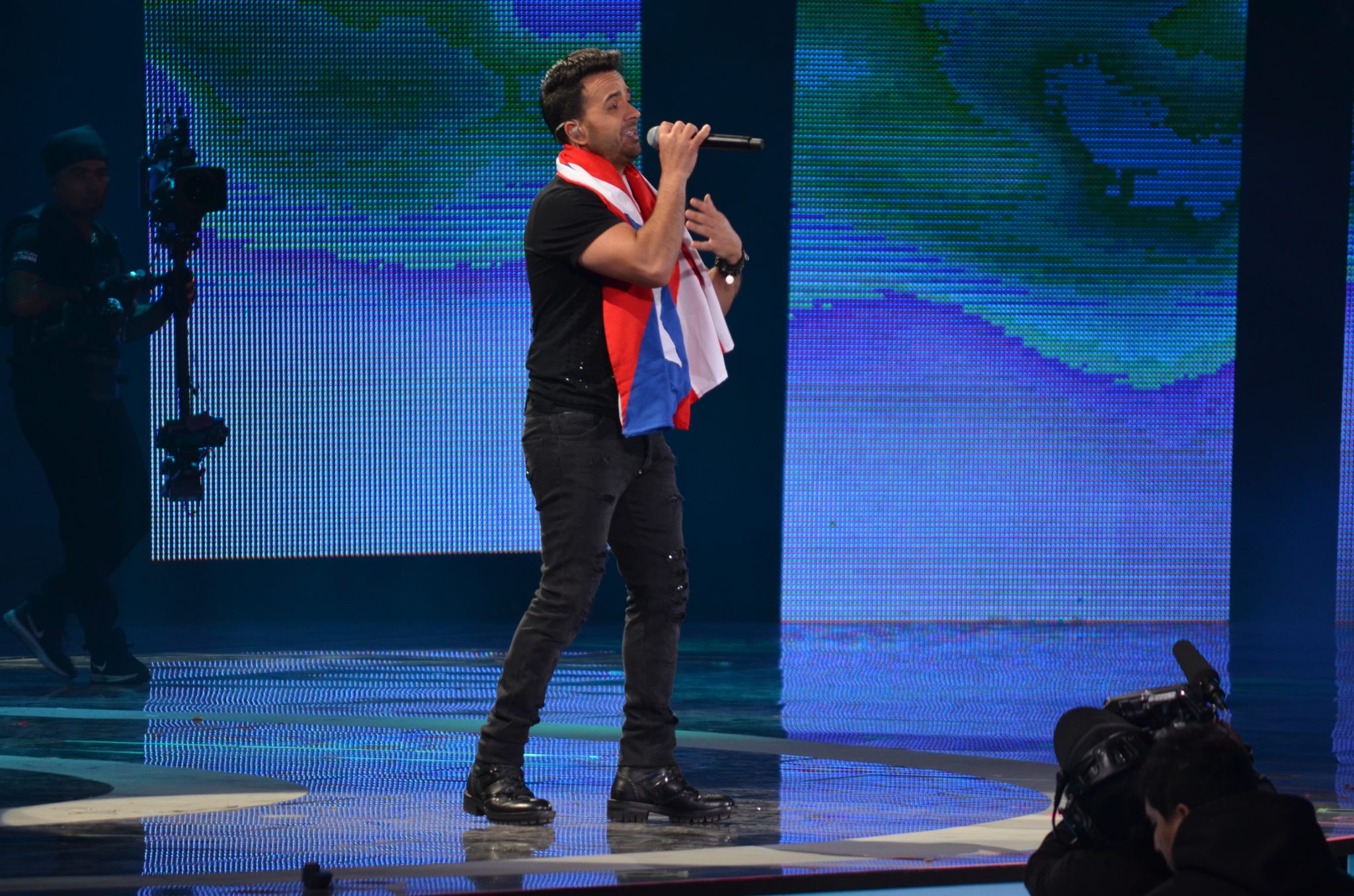 Segunda noche del Festival Internacional de la Canción abre con esperada presentación de Luis Fonsi