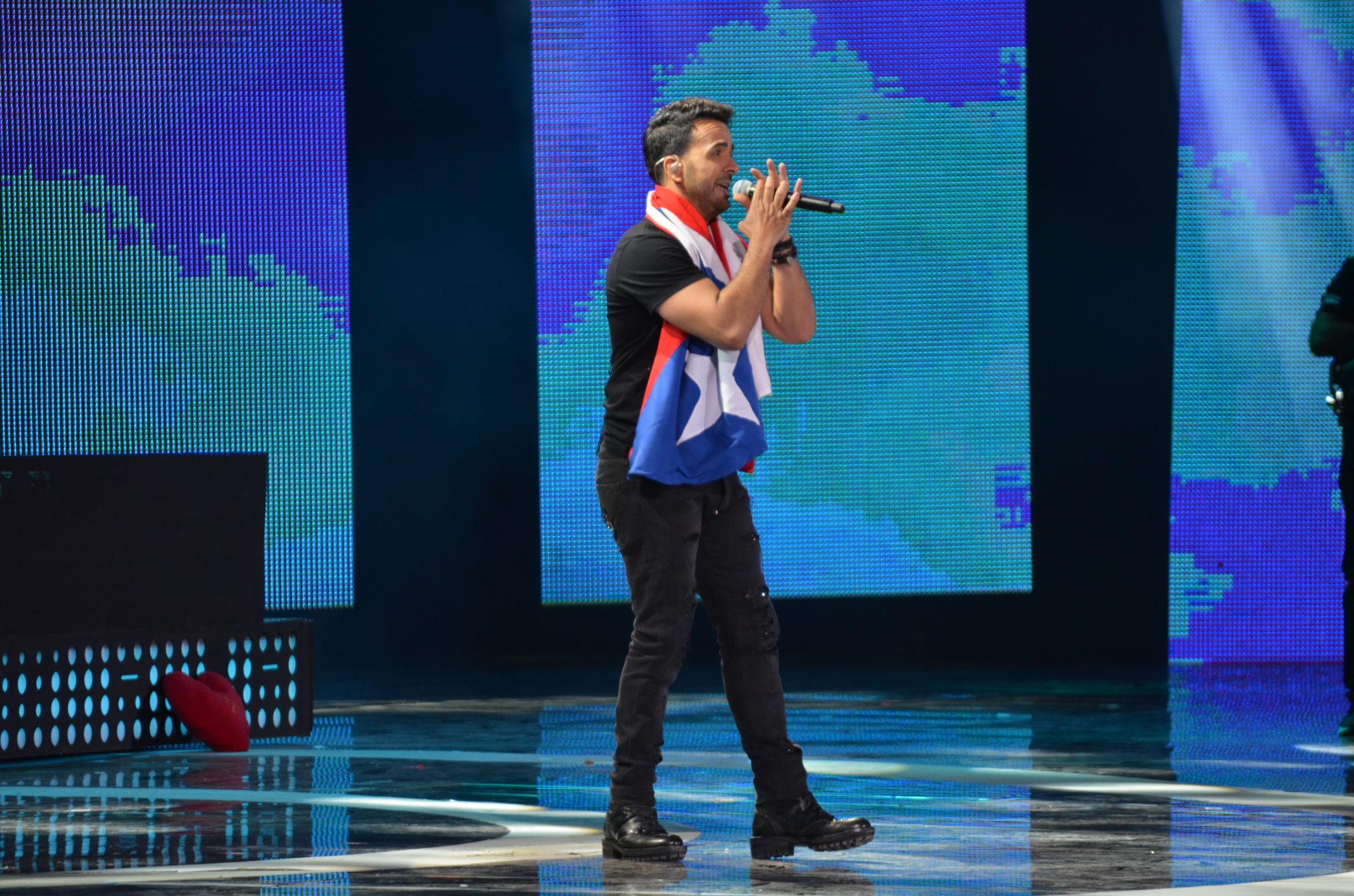 Segunda noche del Festival Internacional de la Canción abre con esperada presentación de Luis Fonsi