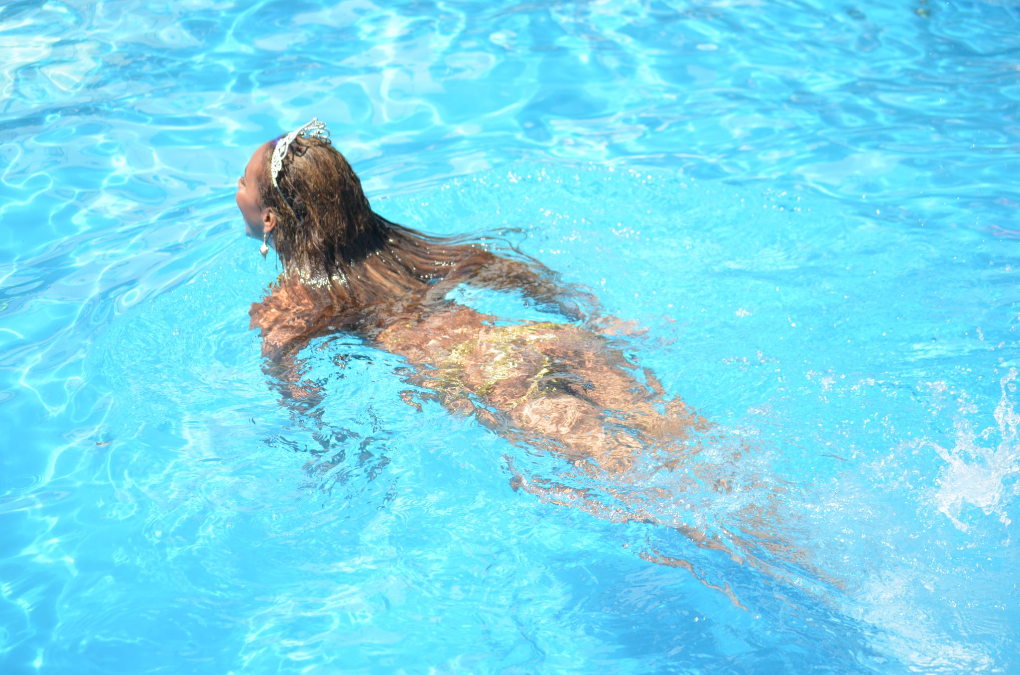 Betsy Camino y Matías vega sorprendieron con piscinaso a lo “Game of Thrones”