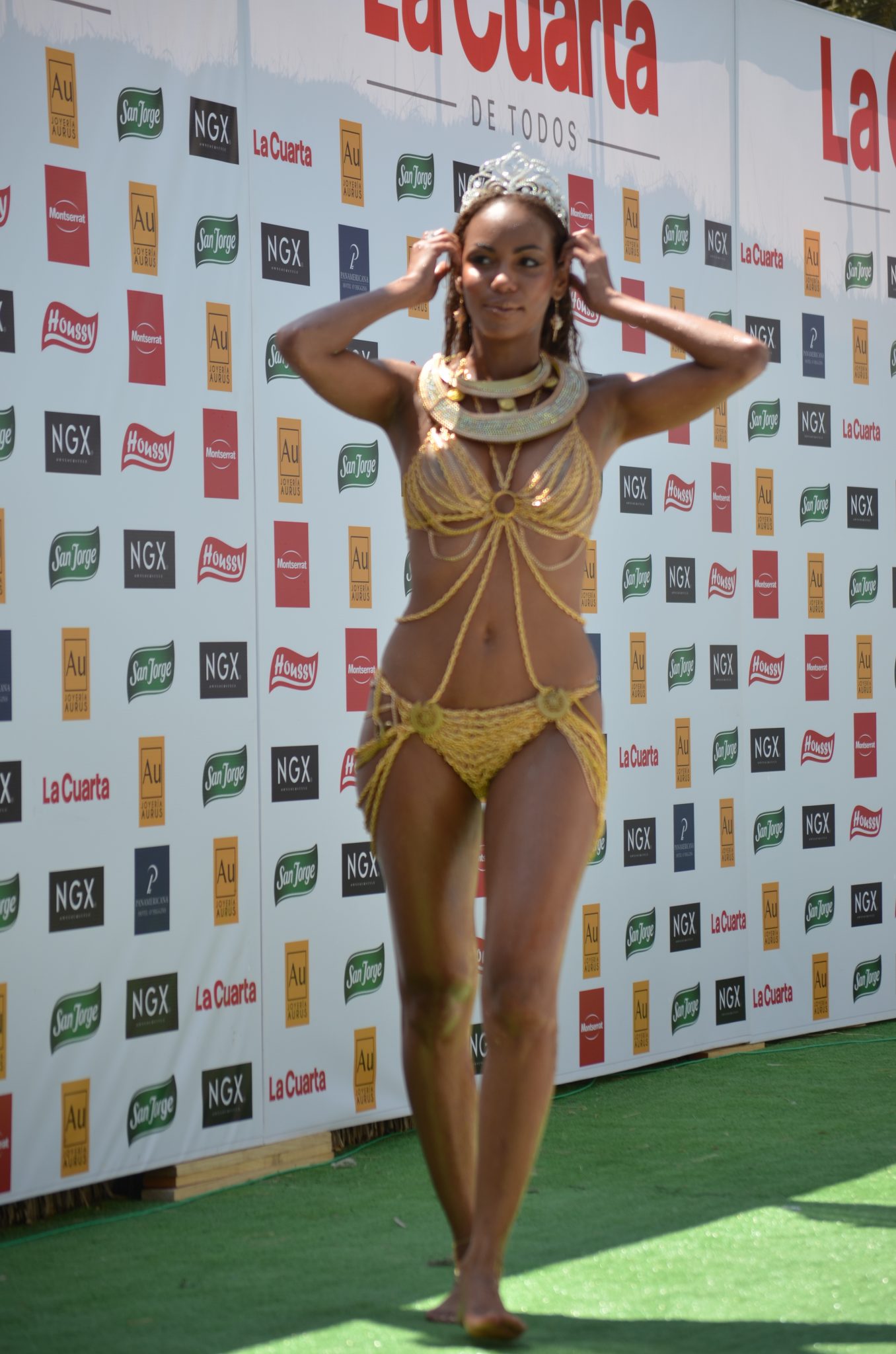 Betsy Camino y Matías vega sorprendieron con piscinaso a lo “Game of Thrones”