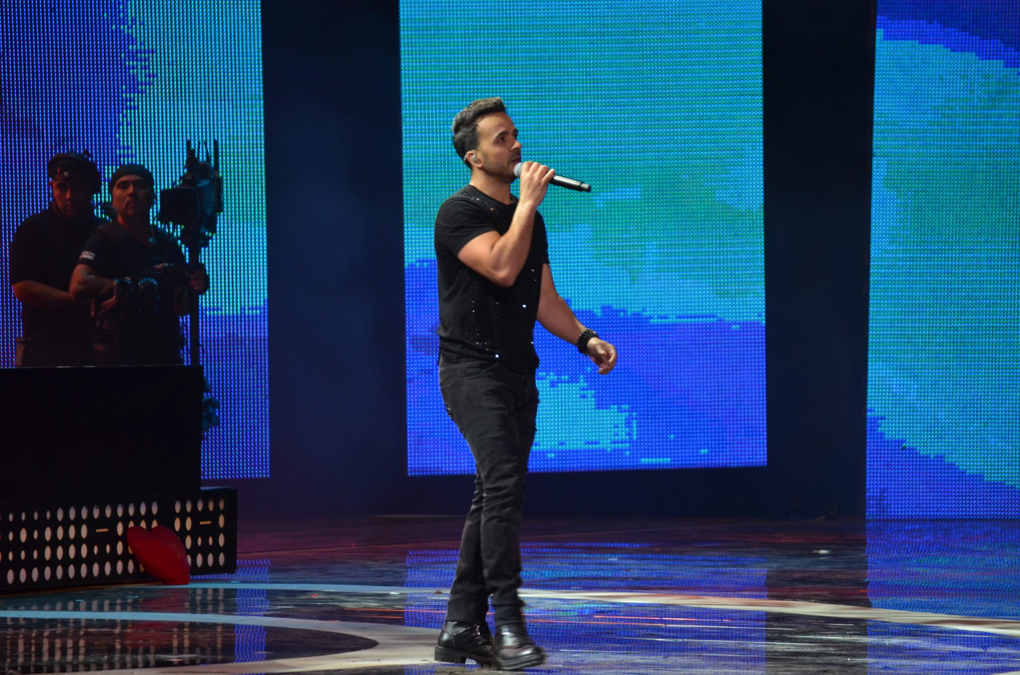 Segunda noche del Festival Internacional de la Canción abre con esperada presentación de Luis Fonsi