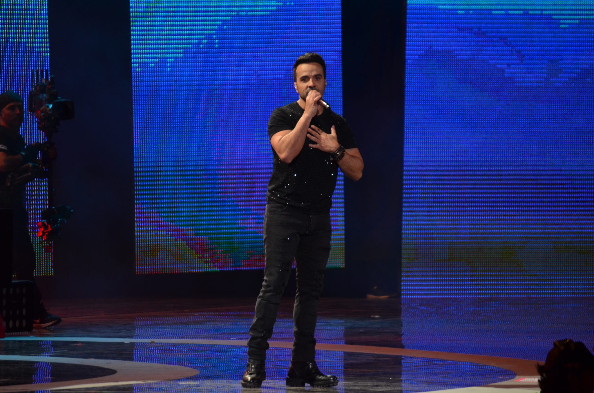 Segunda noche del Festival Internacional de la Canción abre con esperada presentación de Luis Fonsi