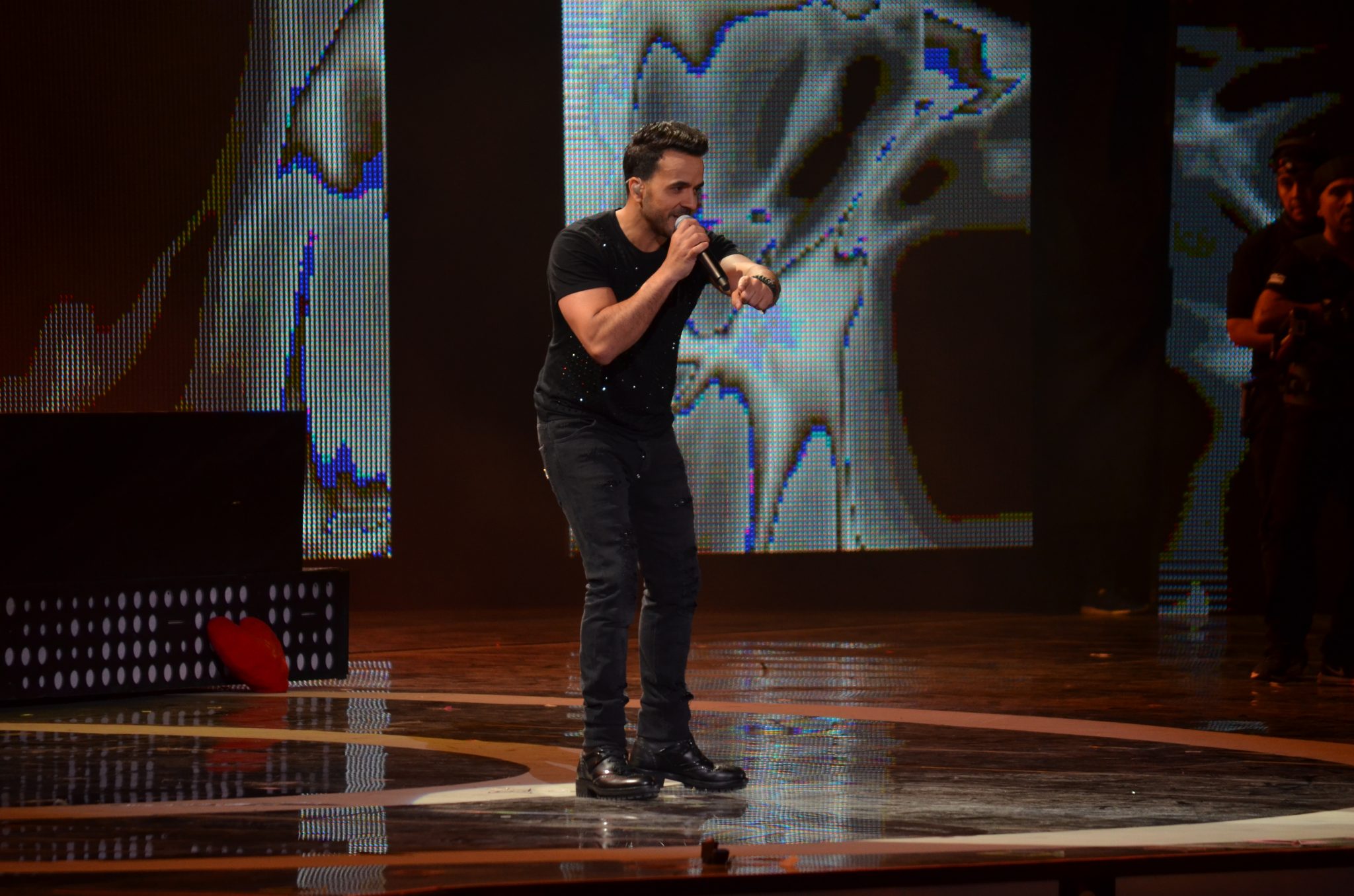 Segunda noche del Festival Internacional de la Canción abre con esperada presentación de Luis Fonsi