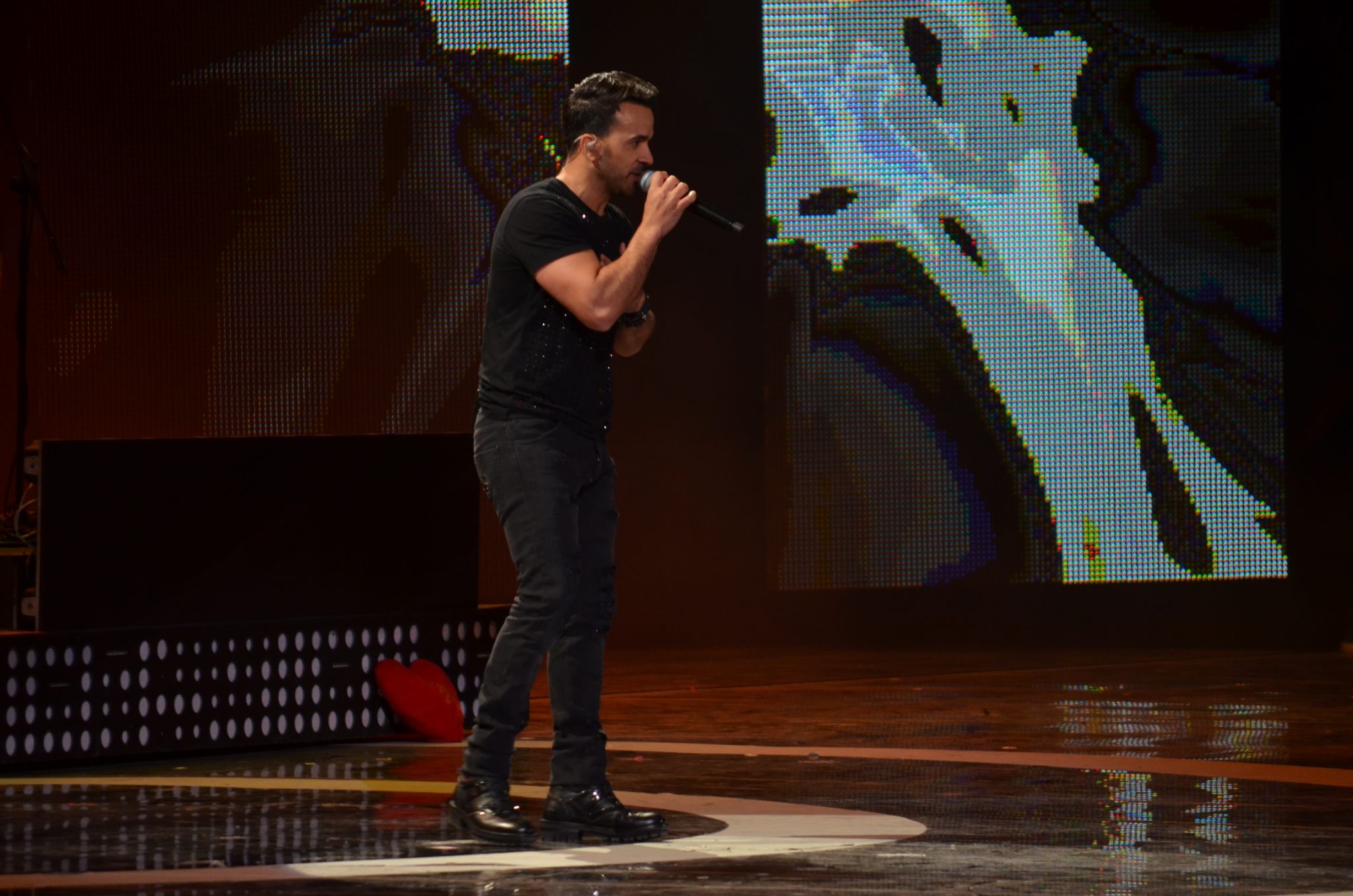 Segunda noche del Festival Internacional de la Canción abre con esperada presentación de Luis Fonsi