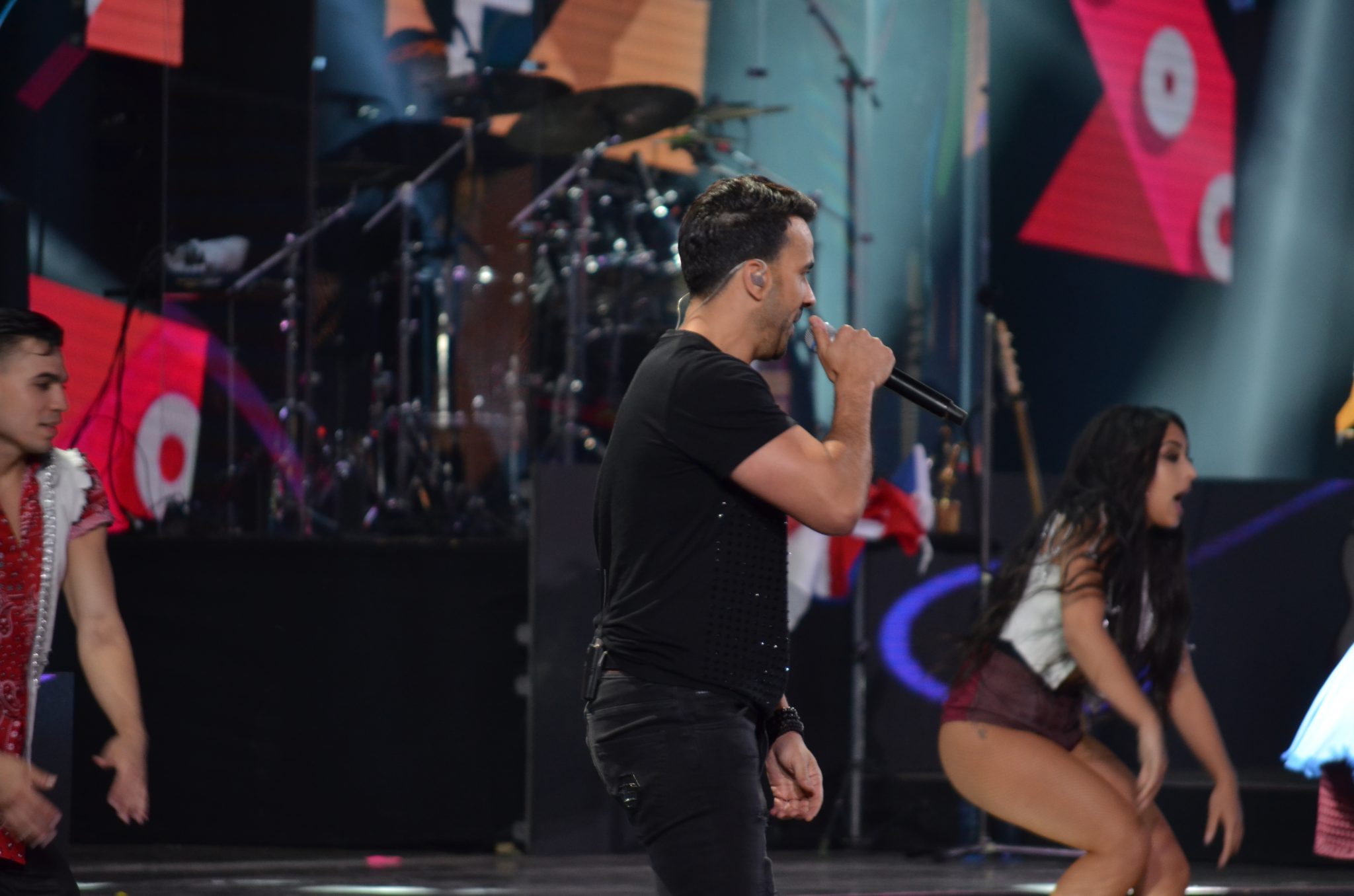 Segunda noche del Festival Internacional de la Canción abre con esperada presentación de Luis Fonsi