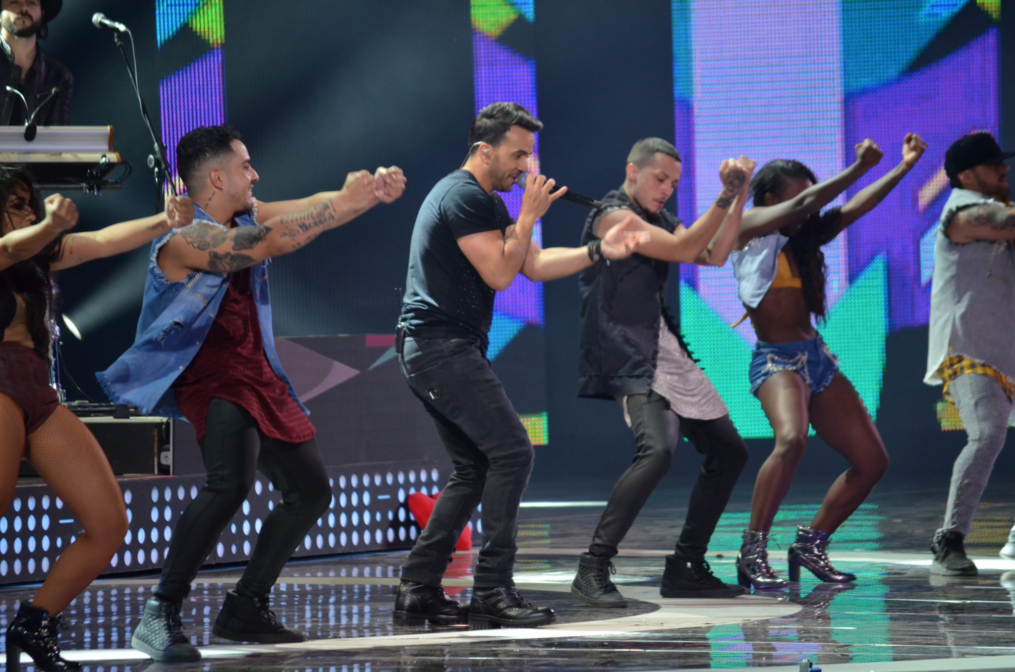 Segunda noche del Festival Internacional de la Canción abre con esperada presentación de Luis Fonsi