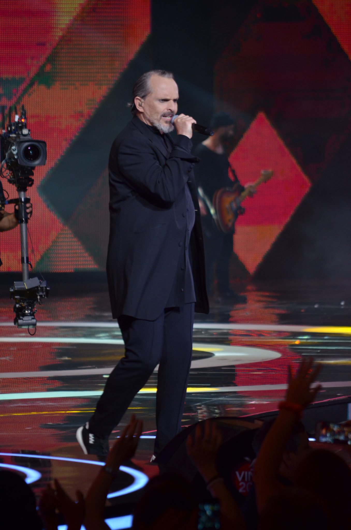 Miguel Bosé abre la primera noche del Festival Internacional de la Canción