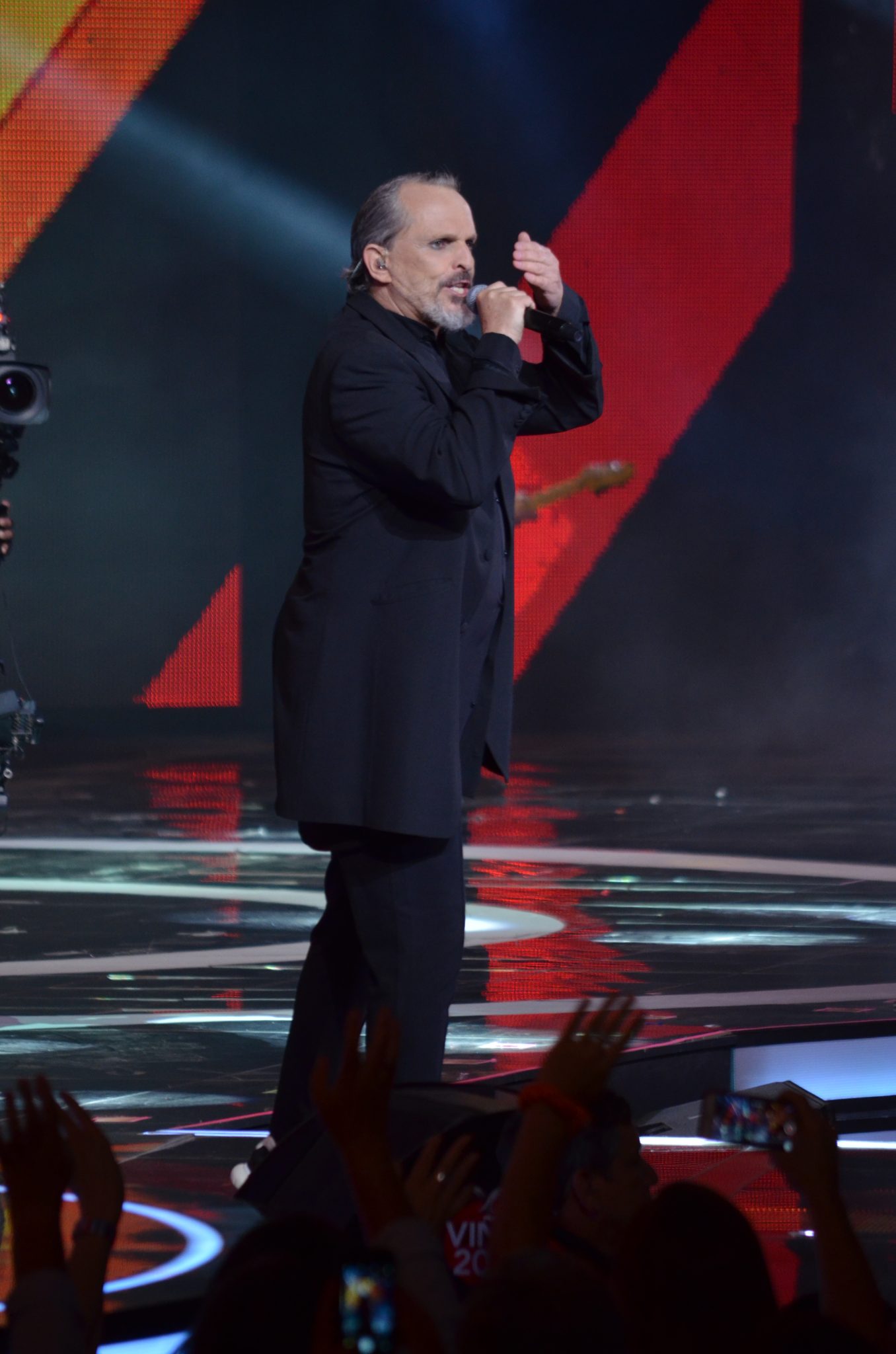 Miguel Bosé abre la primera noche del Festival Internacional de la Canción