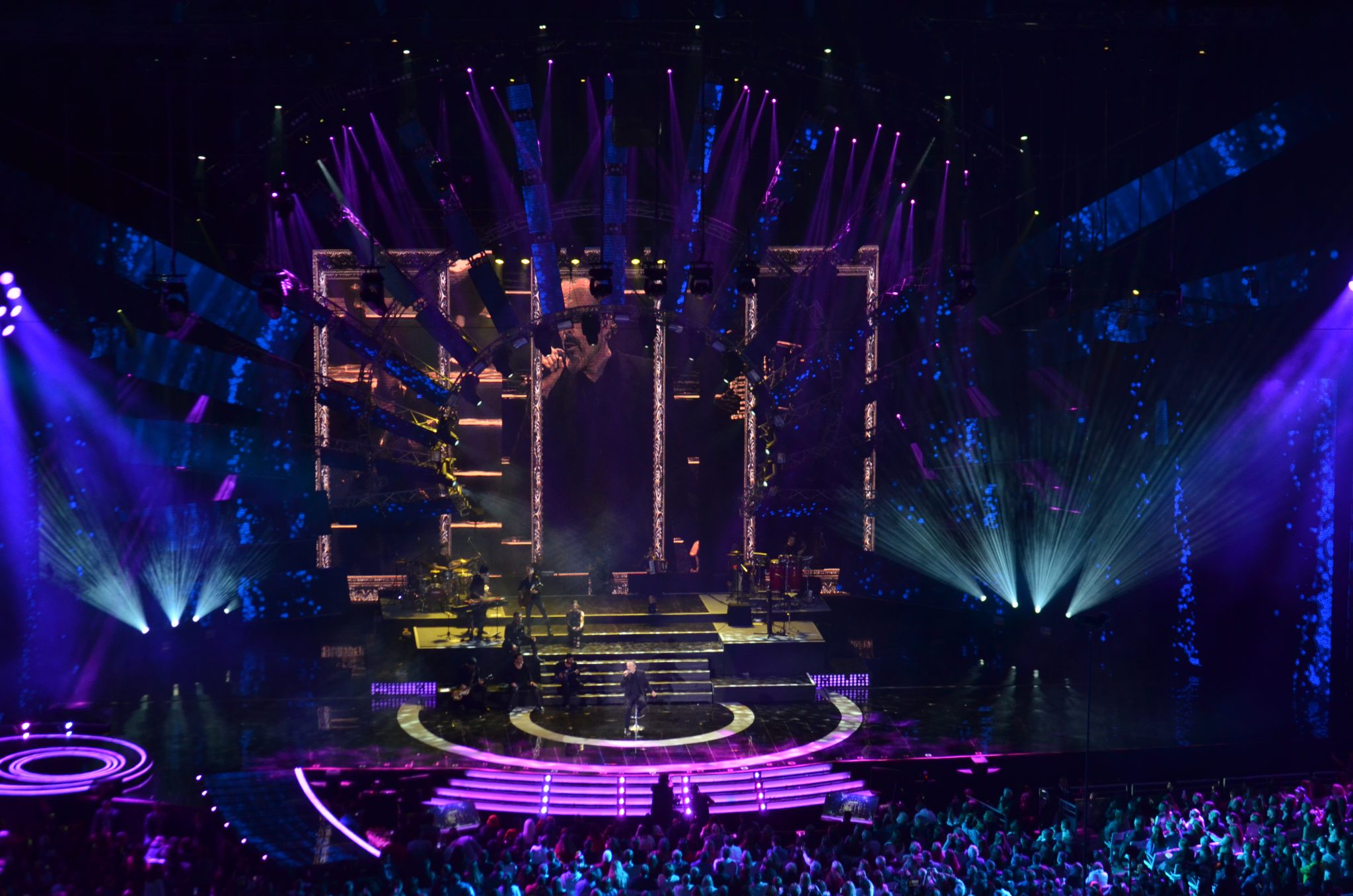 Miguel Bosé abre la primera noche del Festival Internacional de la Canción