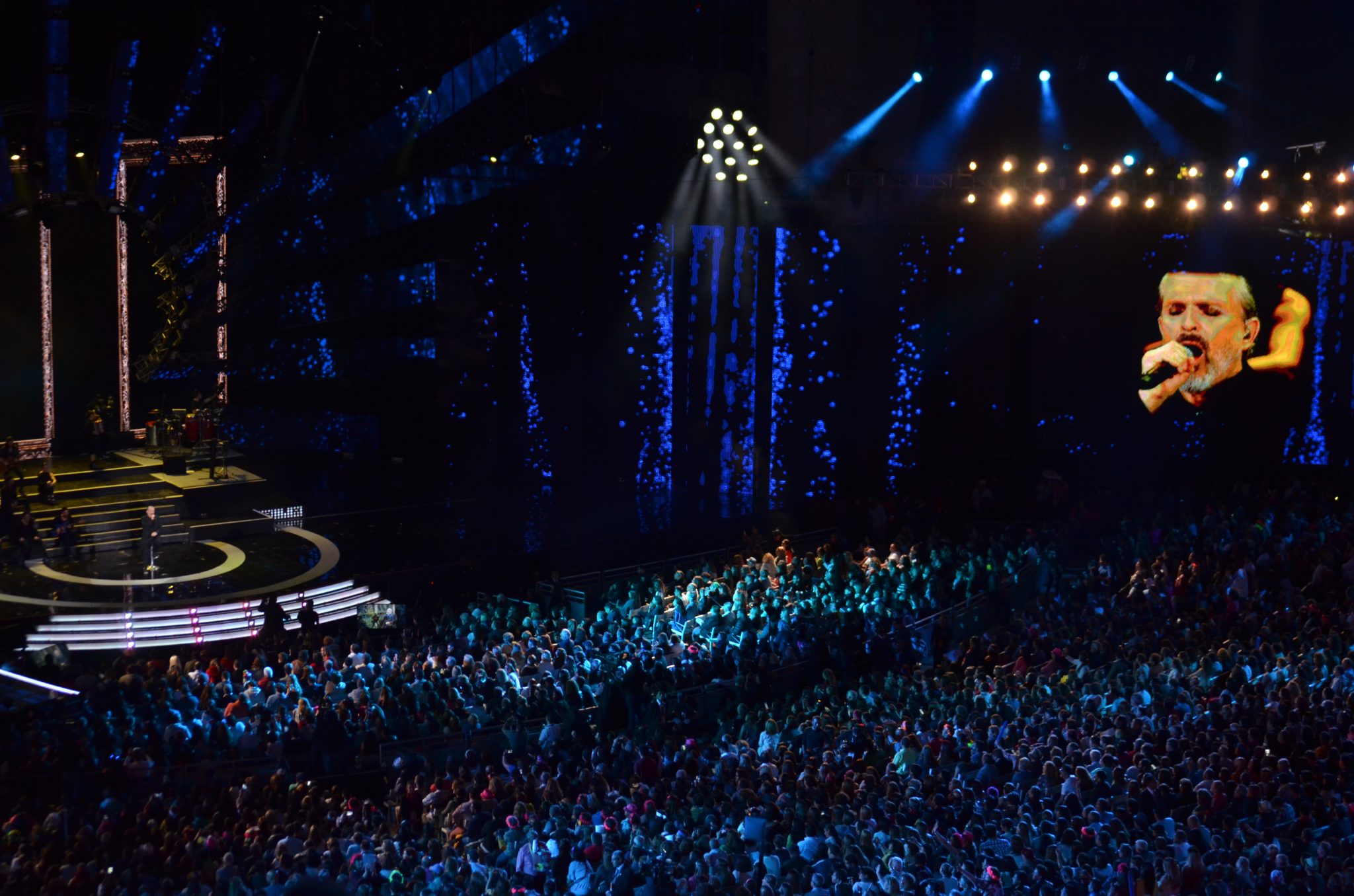 Miguel Bosé abre la primera noche del Festival Internacional de la Canción