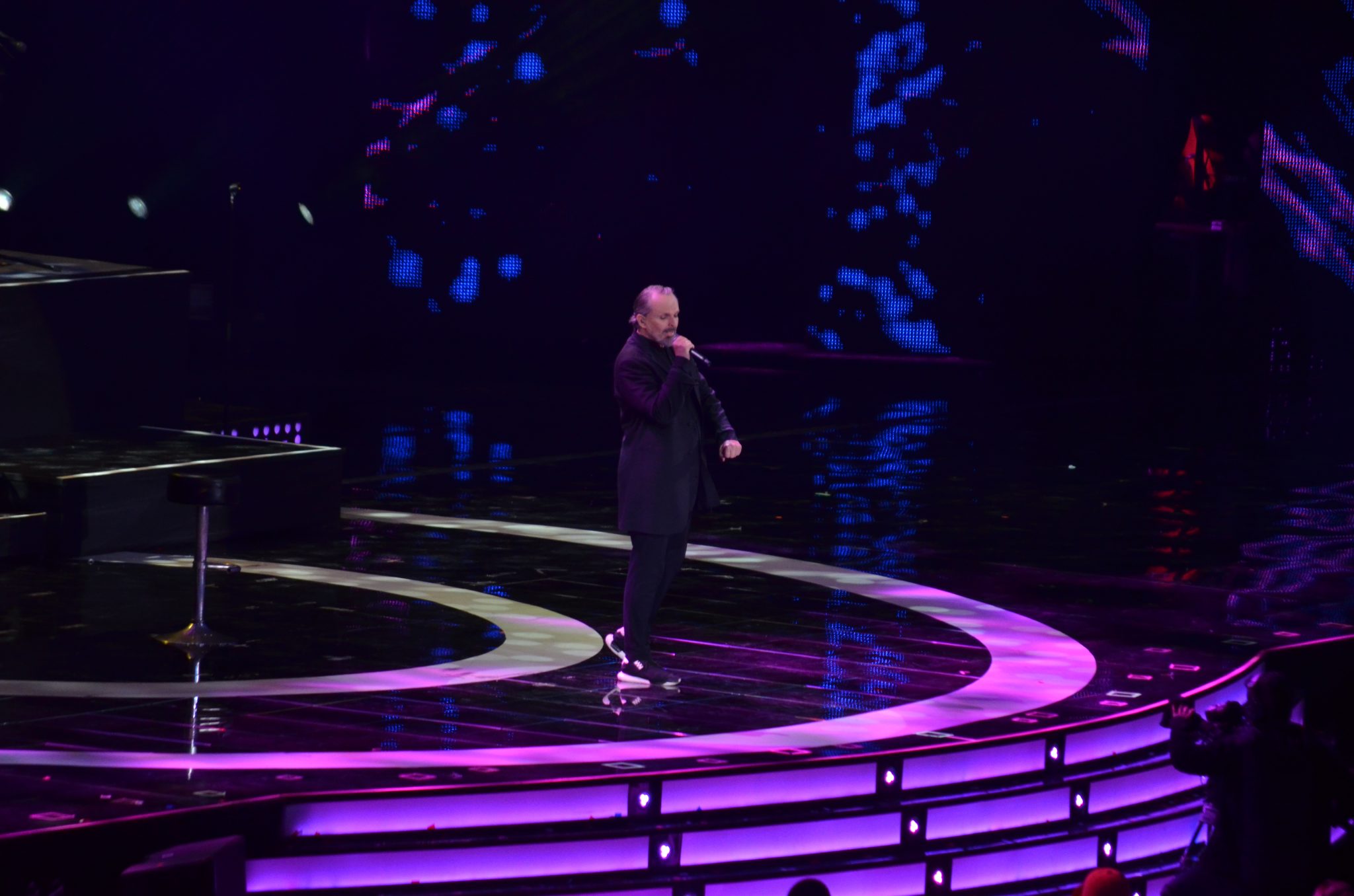 Miguel Bosé abre la primera noche del Festival Internacional de la Canción