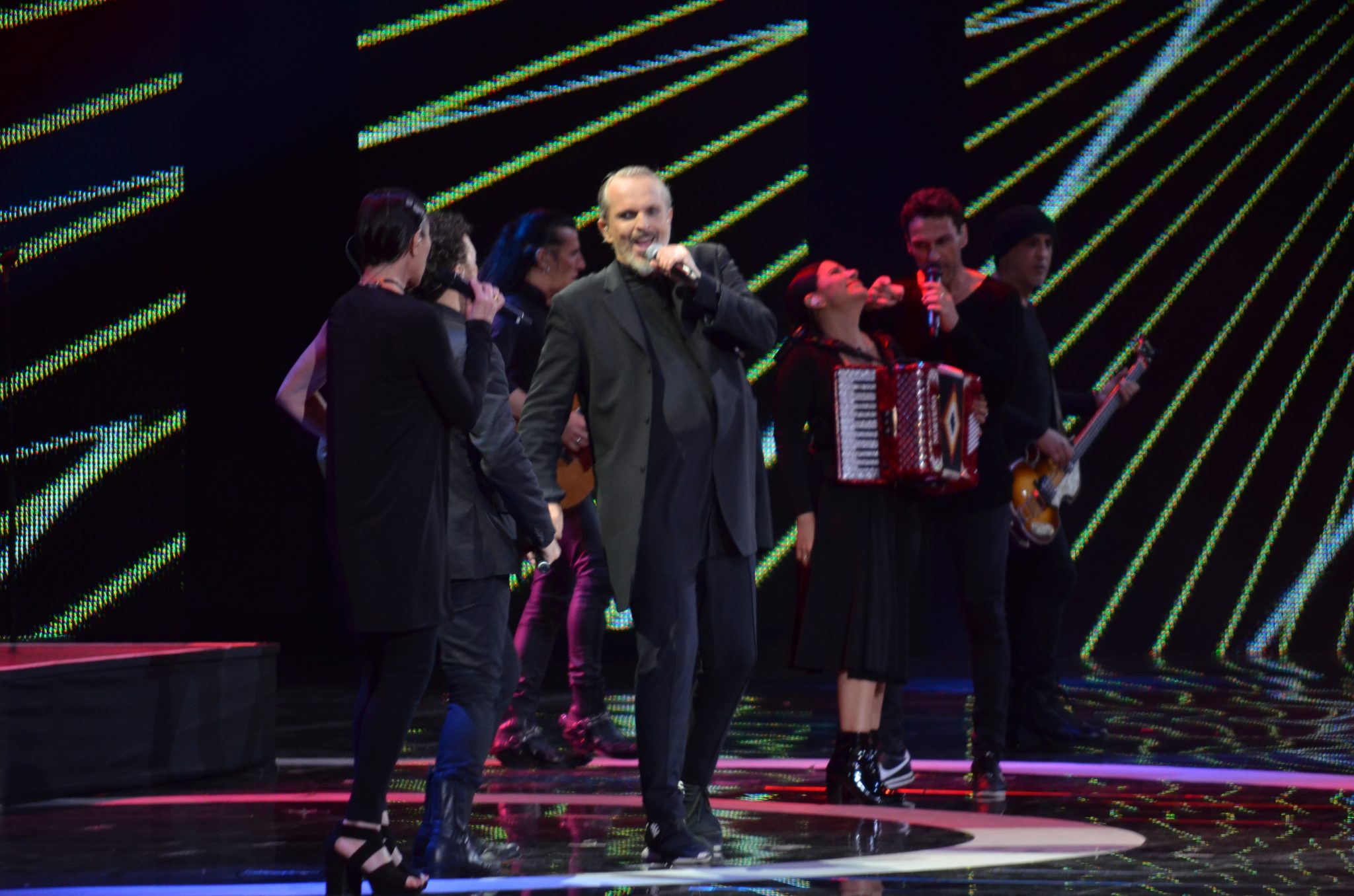 Miguel Bosé abre la primera noche del Festival Internacional de la Canción