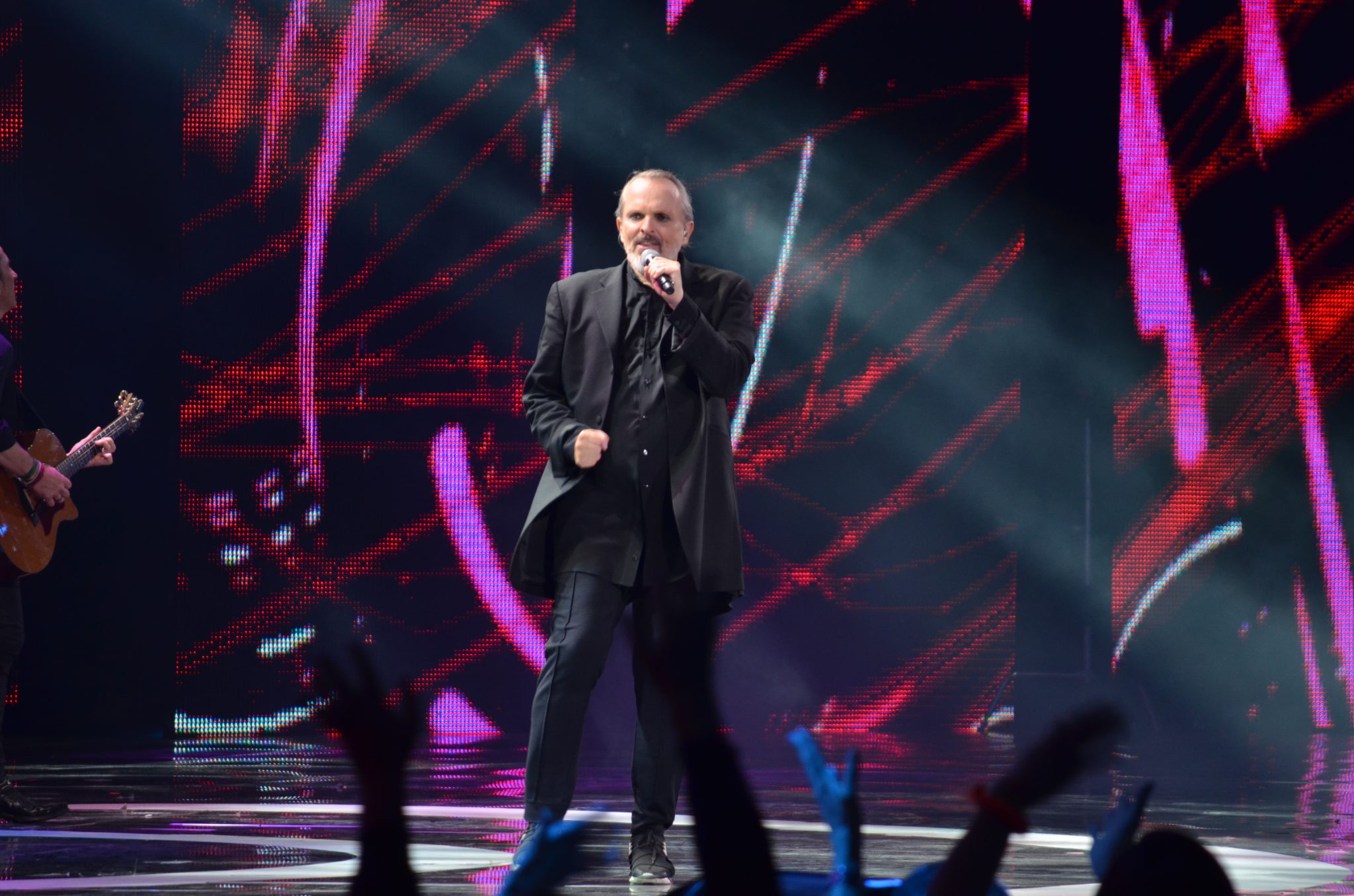 Miguel Bosé abre la primera noche del Festival Internacional de la Canción