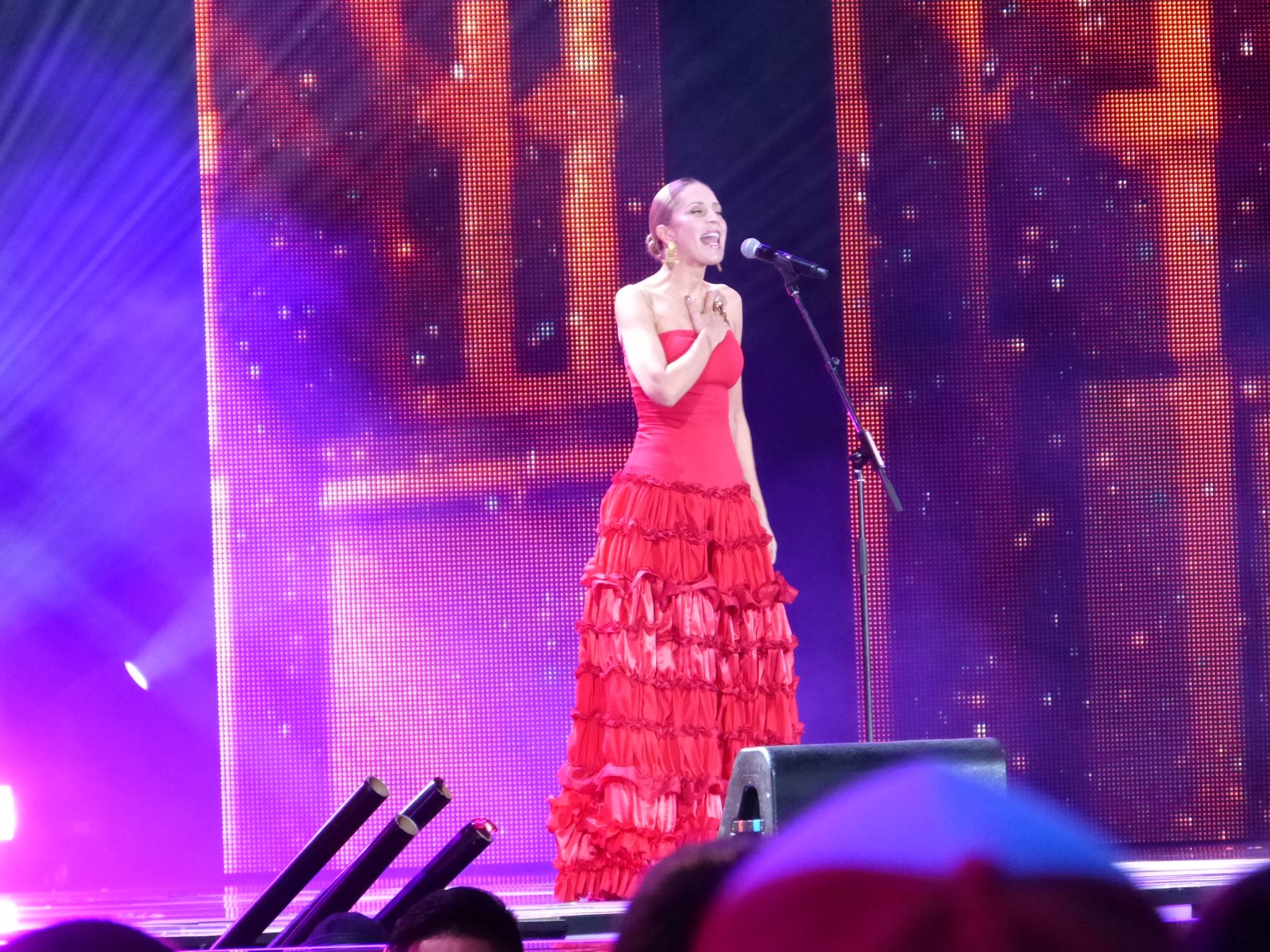 Alejandra Azcárate triunfó en esta quinta noche de Festival de #Viña2018