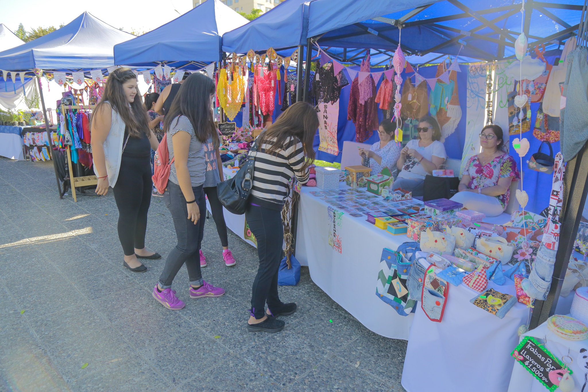 Boulevard de Mujeres Emprendedoras se tomó la plaza Arturo Prat de Quilpué este pasado sábado