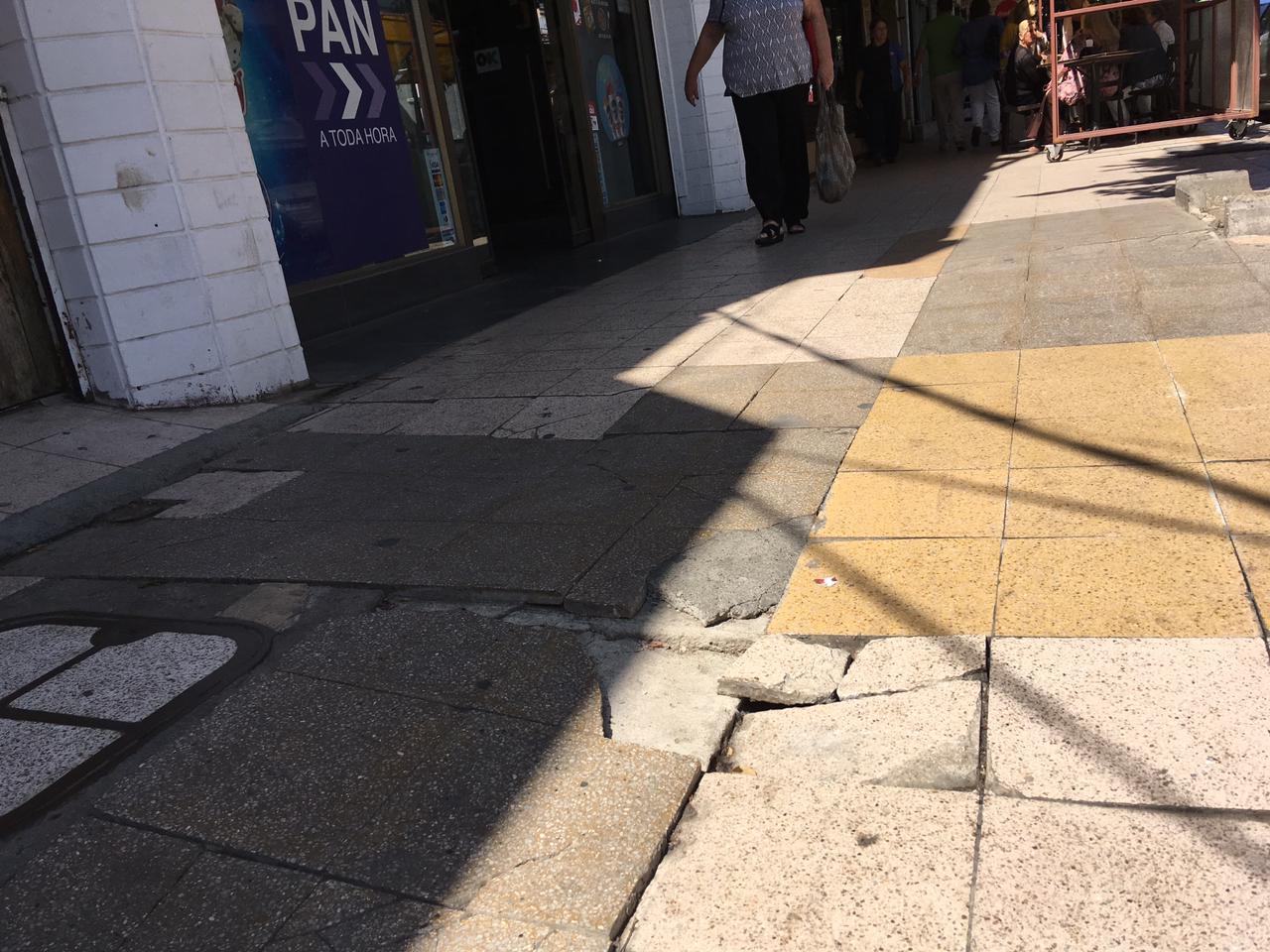 Municipio Viñamarino realiza millonaria inversiónpara reponer aceras de calles céntricas de la ciudad