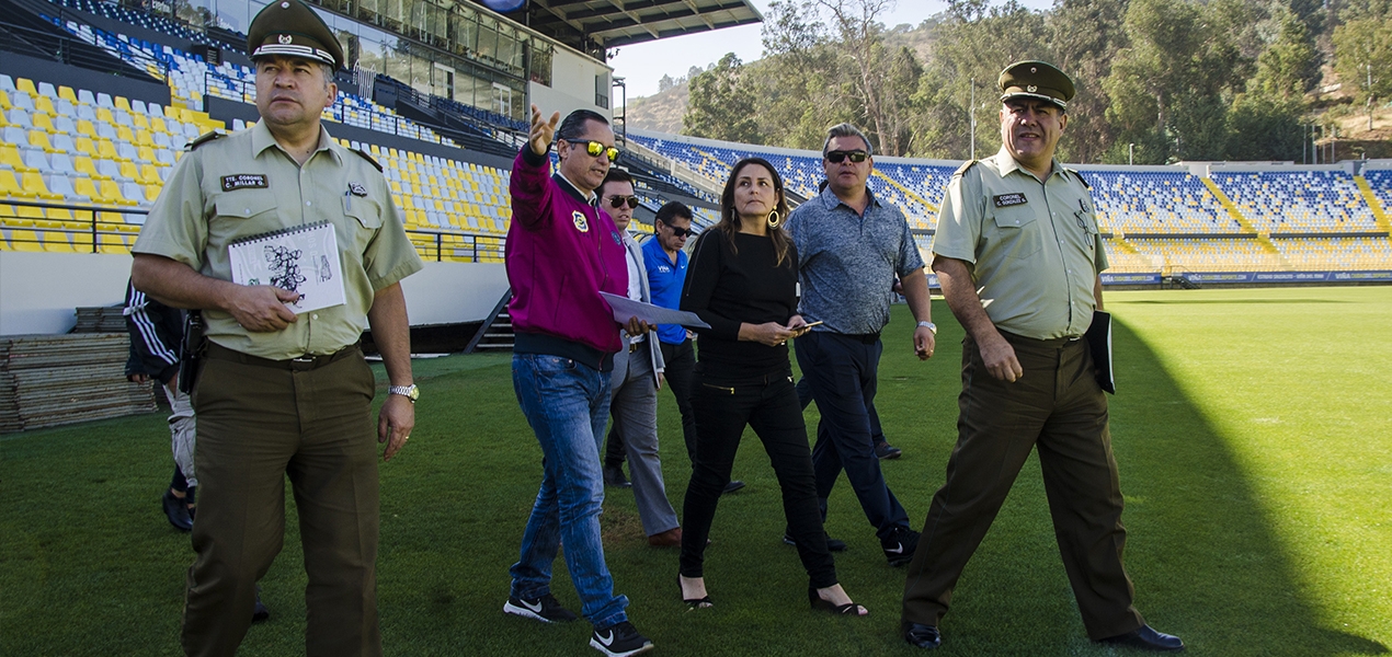 Nueva Gobernadora junto a otras autoridades inspeccionaron Estadio Sausalito y sus medidas de seguridad para el encuentro del sábado