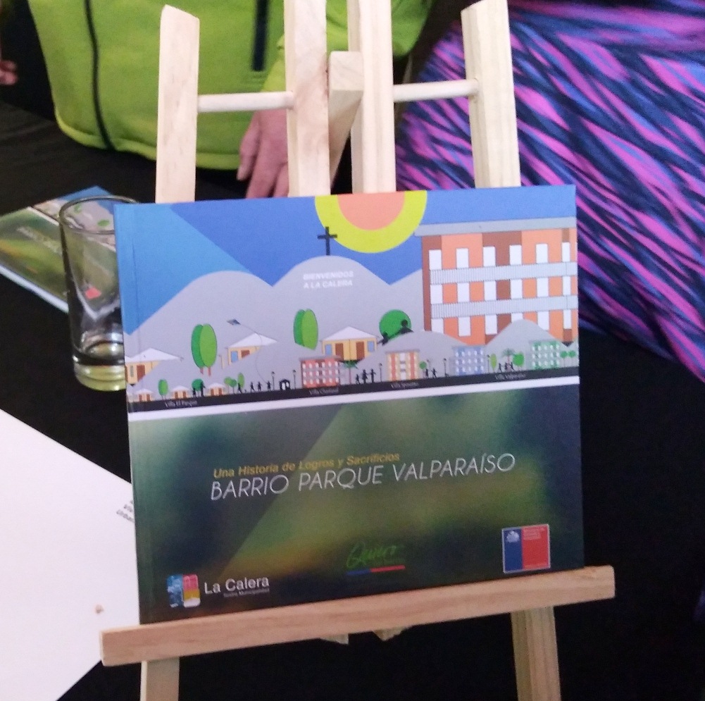 Vecinos de La Calera lanzan libro con la historia de su barrio