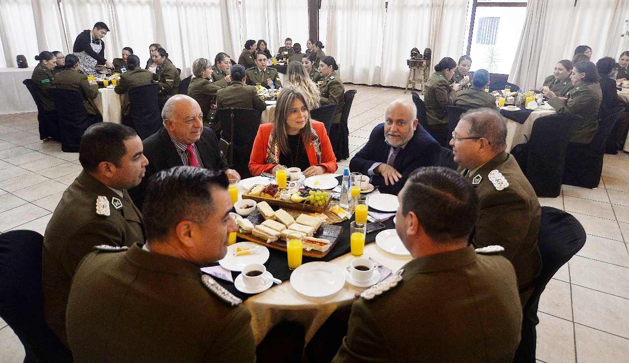 Se homenajean en Marga Marga a carabineras de la provincia por actos destacados