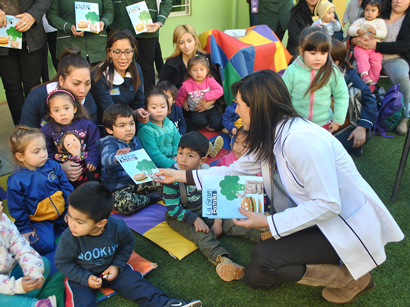 Escuela de Nutrición y Dietética de UST Viña del Mar entrega “Nutricuentos” a jardines infantiles de la comuna